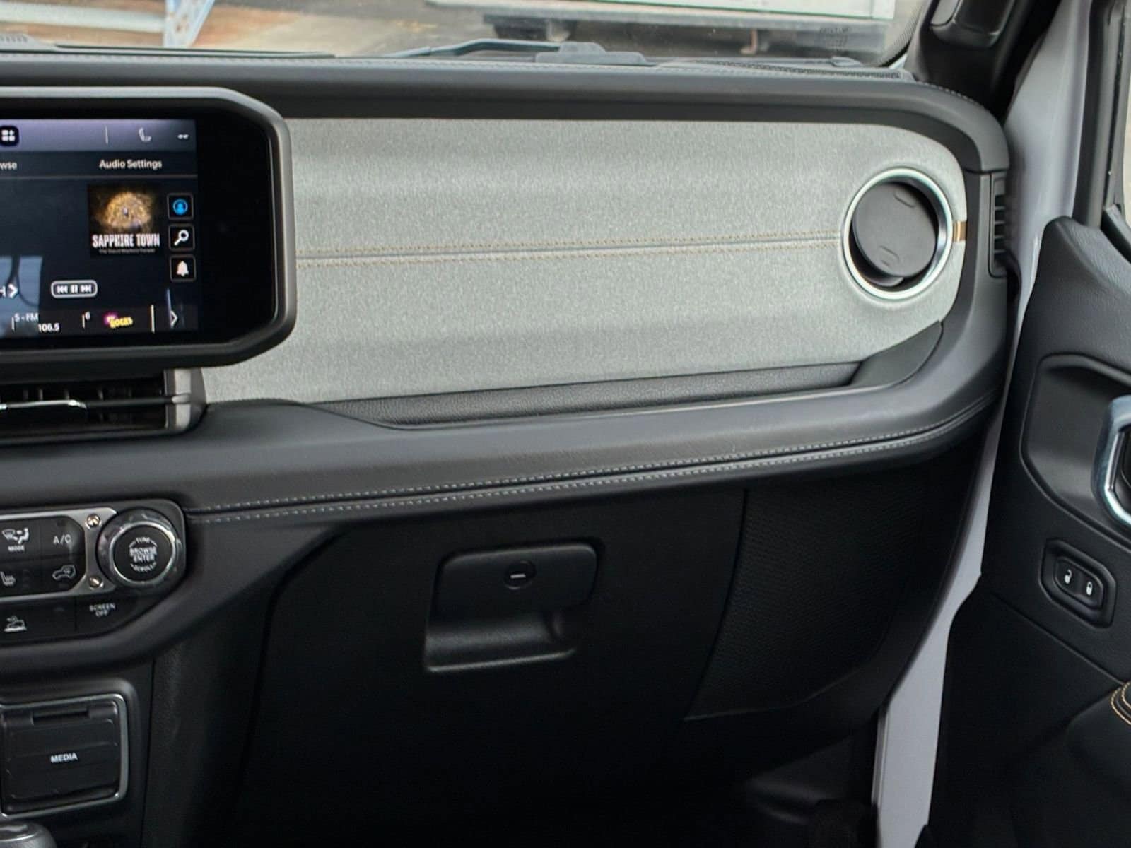 Thumbnail: 2025 Jeep Wrangler - 35