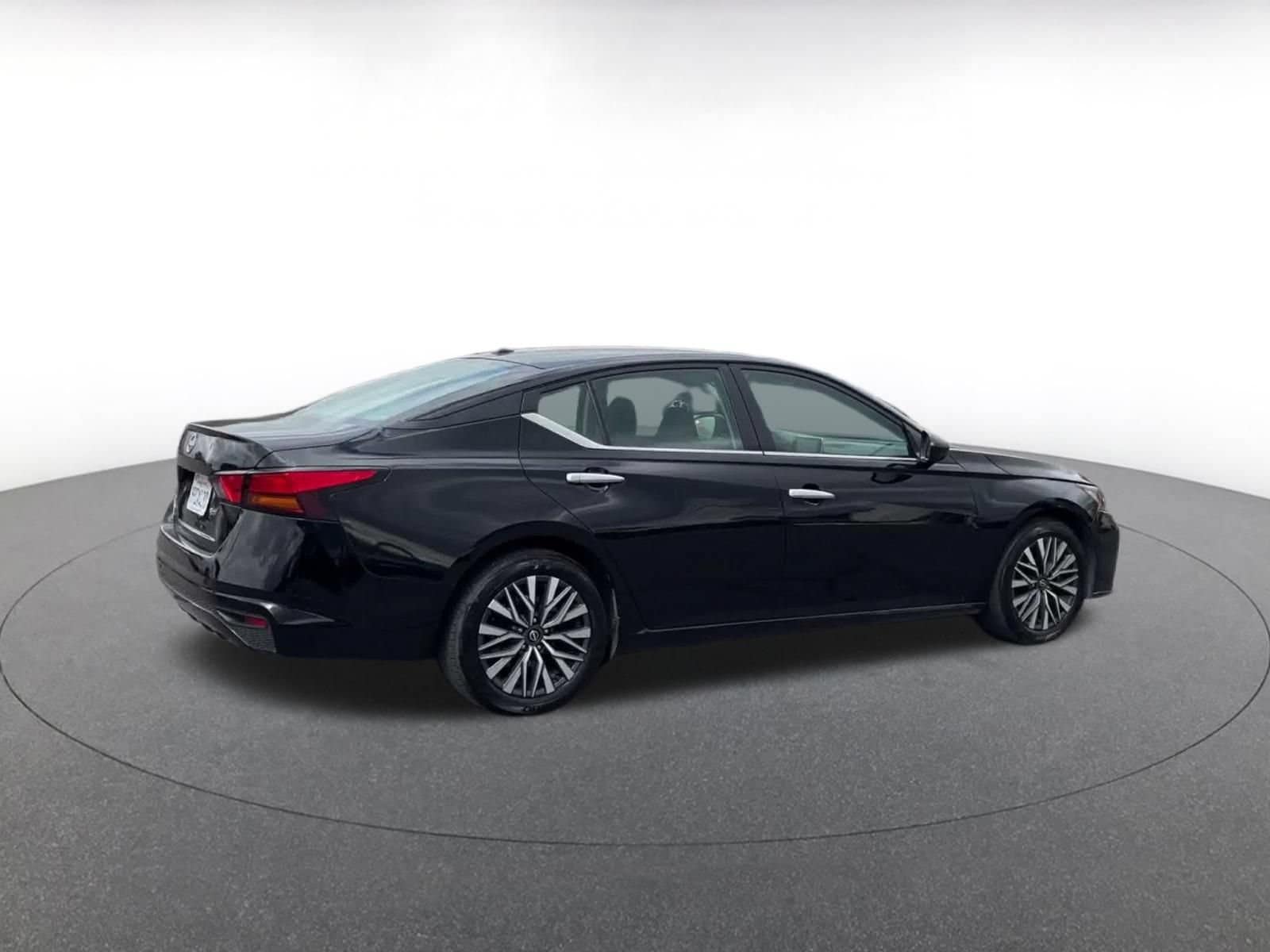 Thumbnail: 2025 Nissan Altima - 11
