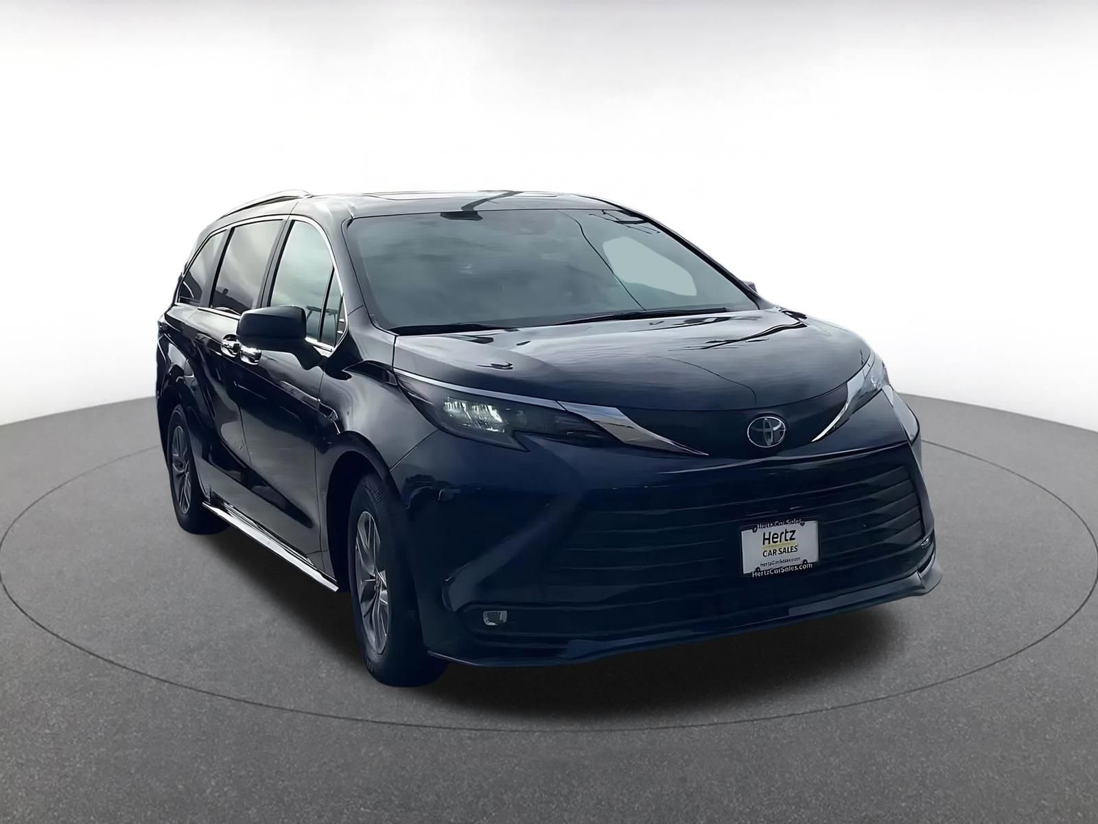 Thumbnail: 2025 Toyota Sienna - 3