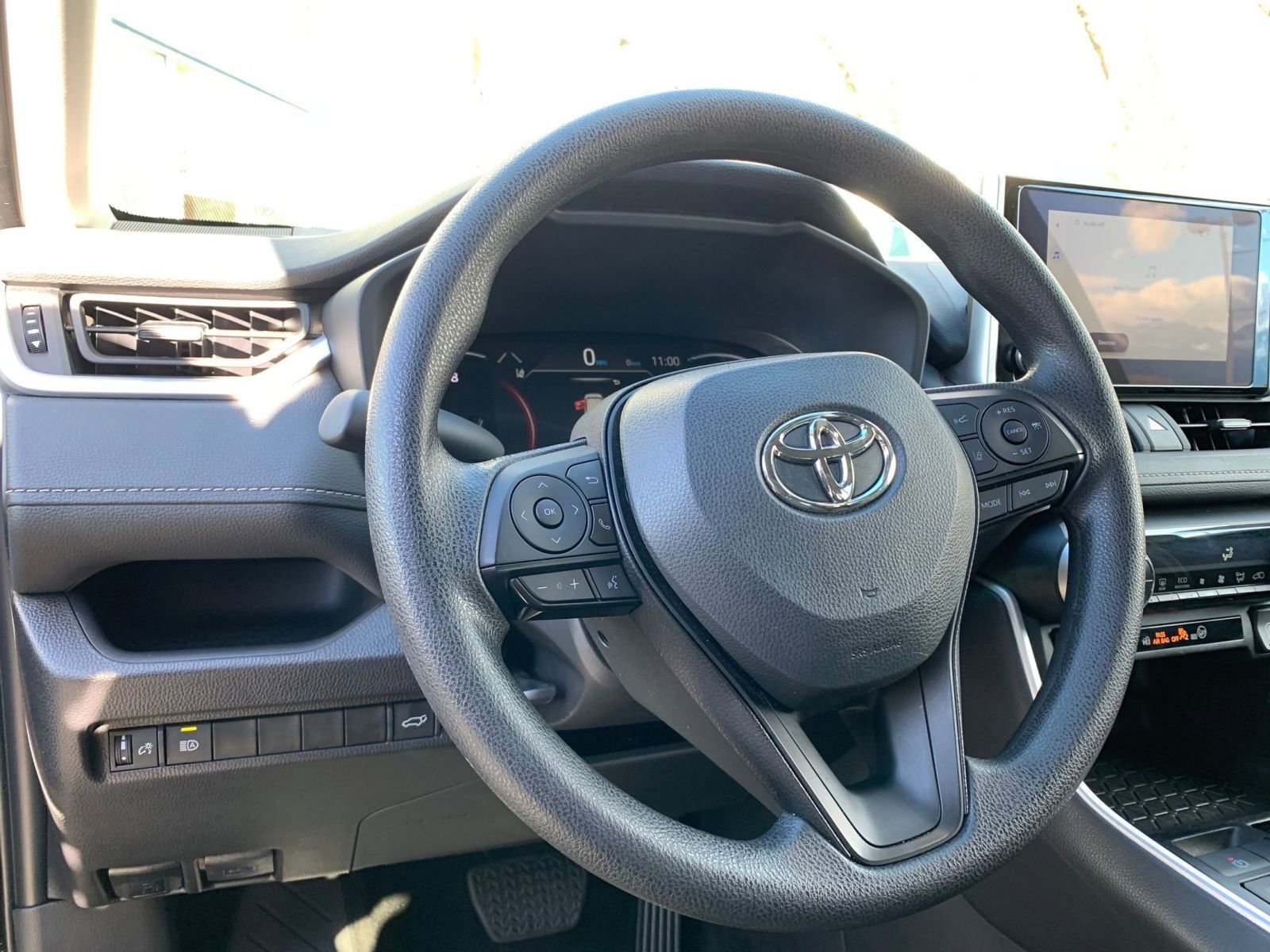 Thumbnail: 2025 Toyota RAV4 - 34