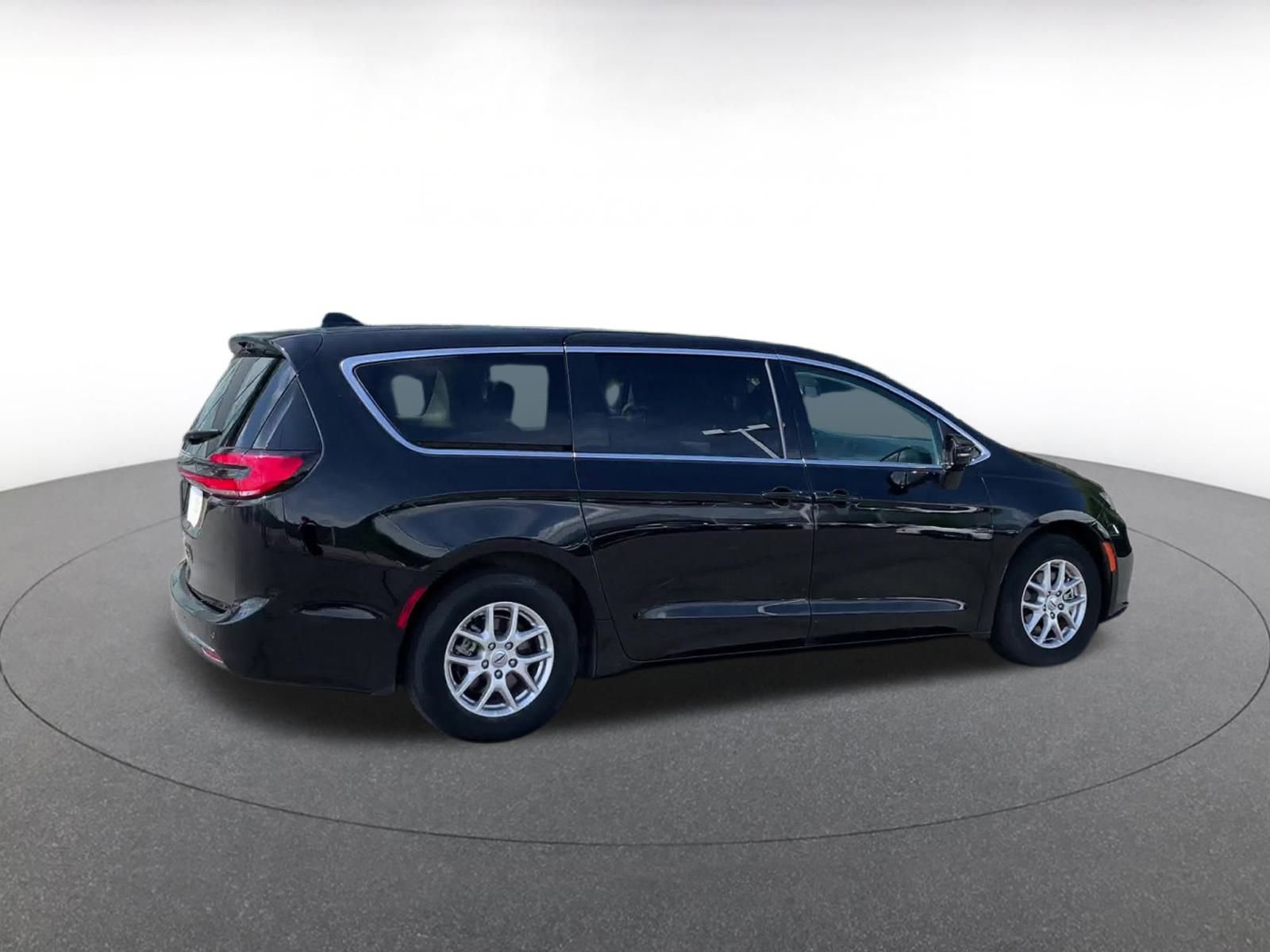 Thumbnail: 2024 Chrysler Pacifica - 15