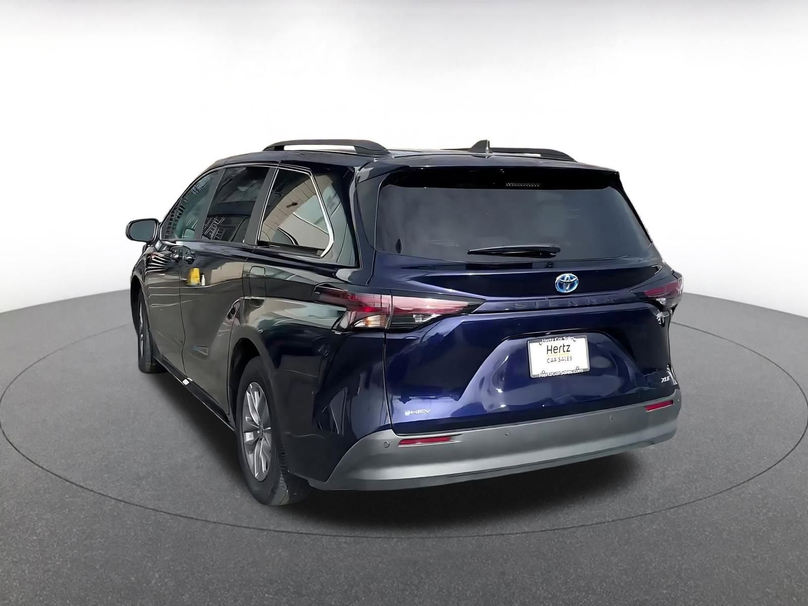 Thumbnail: 2025 Toyota Sienna - 11