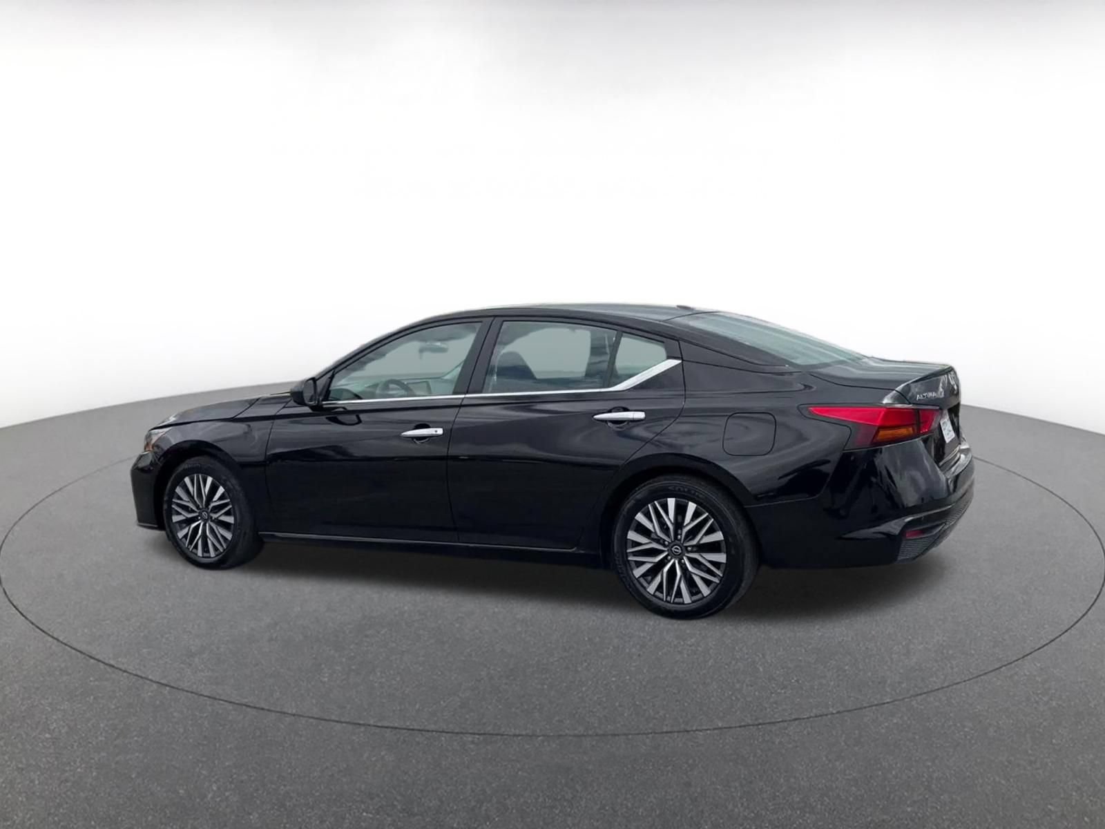 Thumbnail: 2025 Nissan Altima - 8