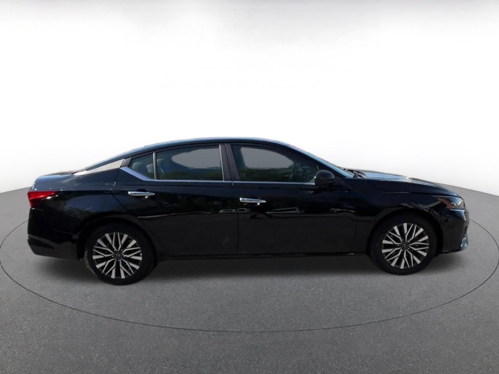 Thumbnail: 2025 Nissan Altima - 13