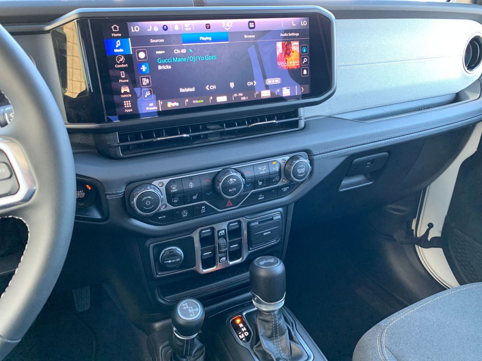 Thumbnail: 2025 Jeep Wrangler - 18