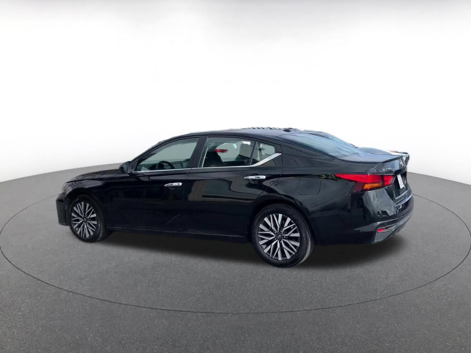Thumbnail: 2025 Nissan Altima - 8