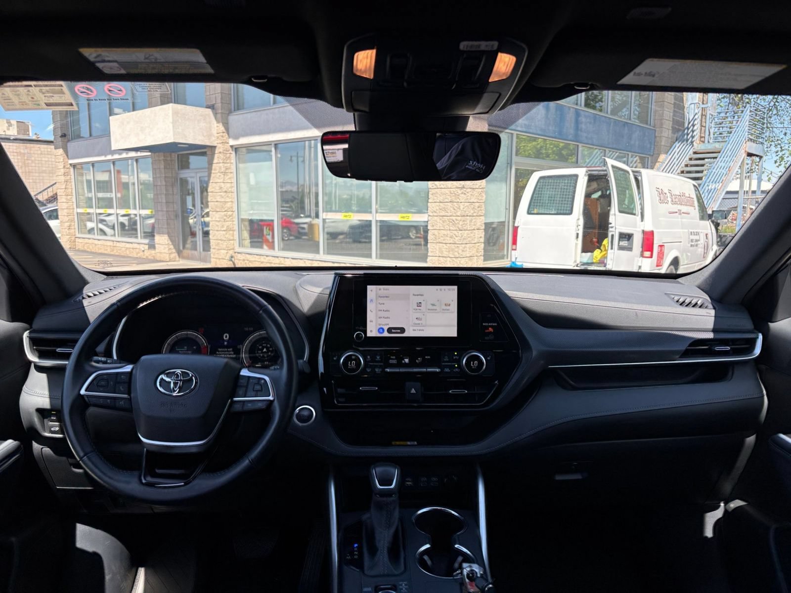 Thumbnail: 2025 Toyota Highlander - 31