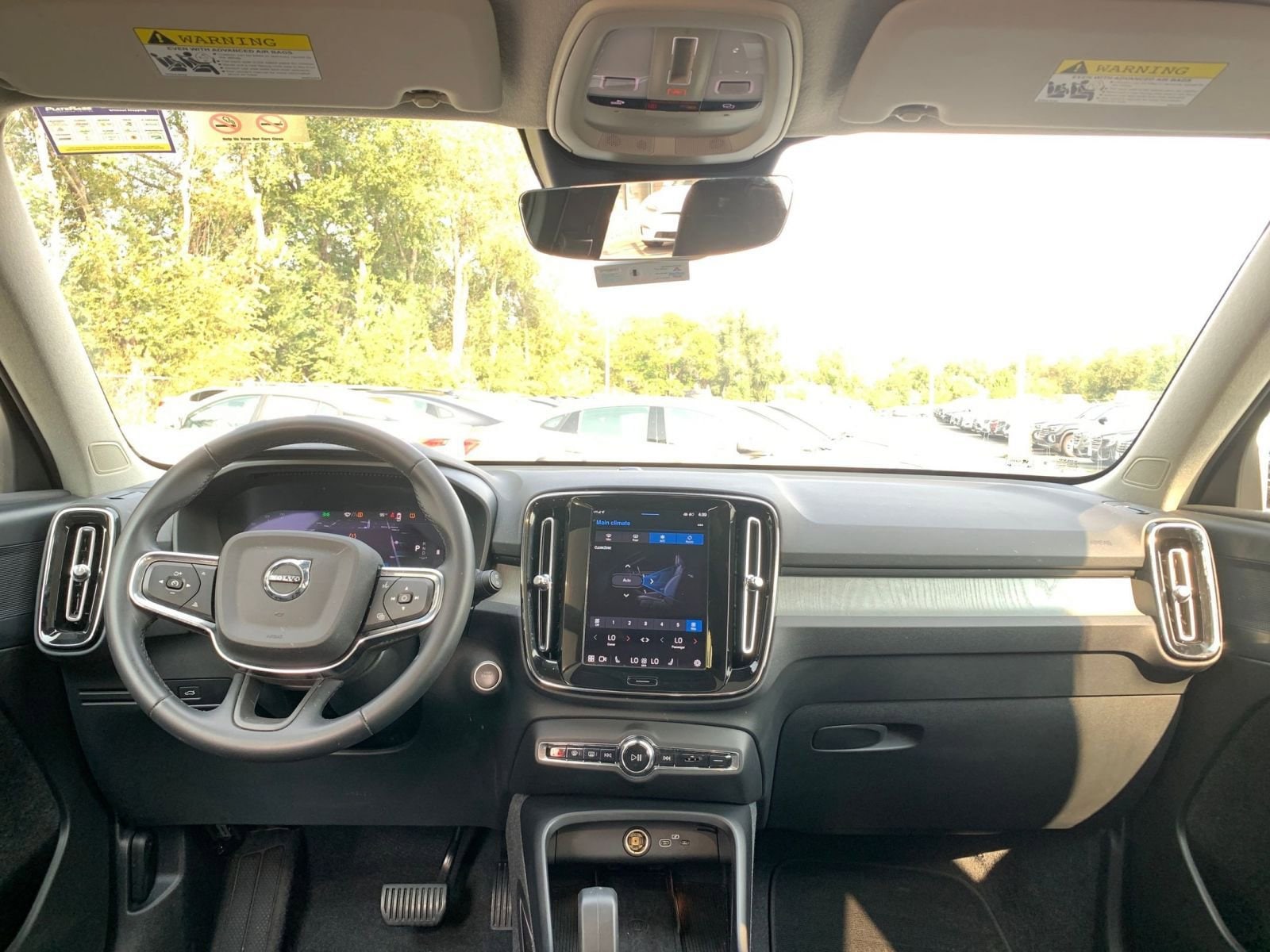 Thumbnail: 2024 Volvo XC40 - 33