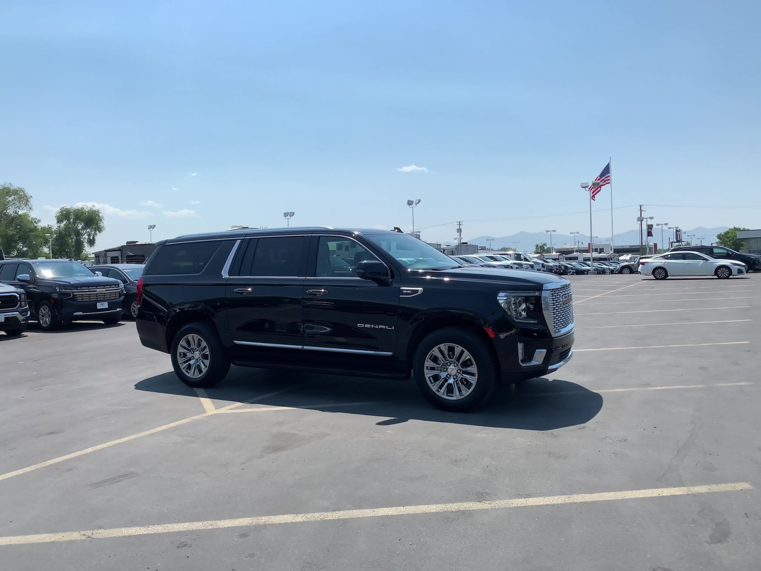 2023 GMC Yukon XL Denali 2