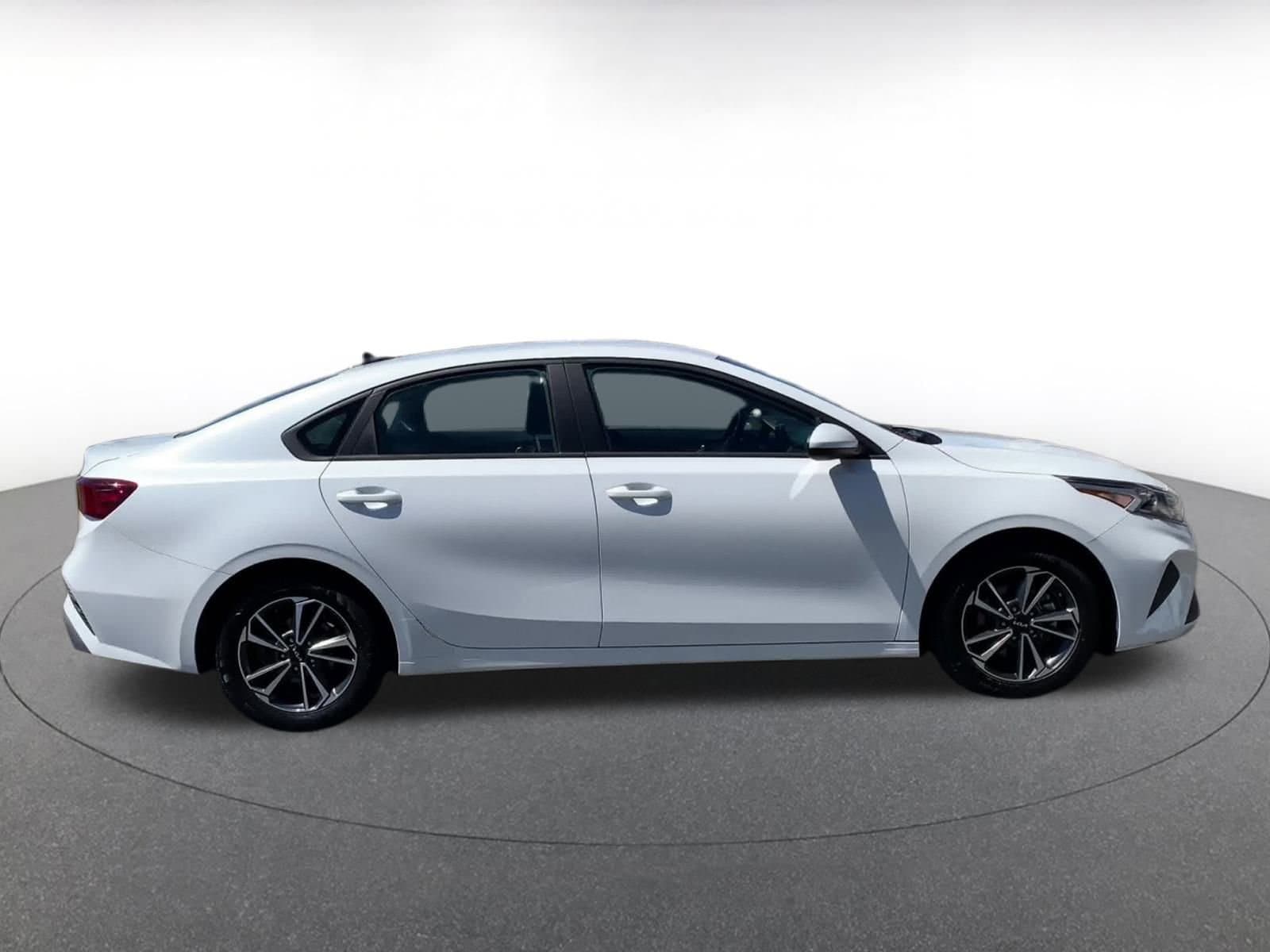 Thumbnail: 2023 Kia Forte - 16