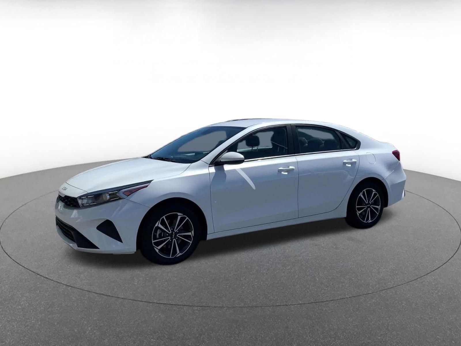 Thumbnail: 2023 Kia Forte - 8