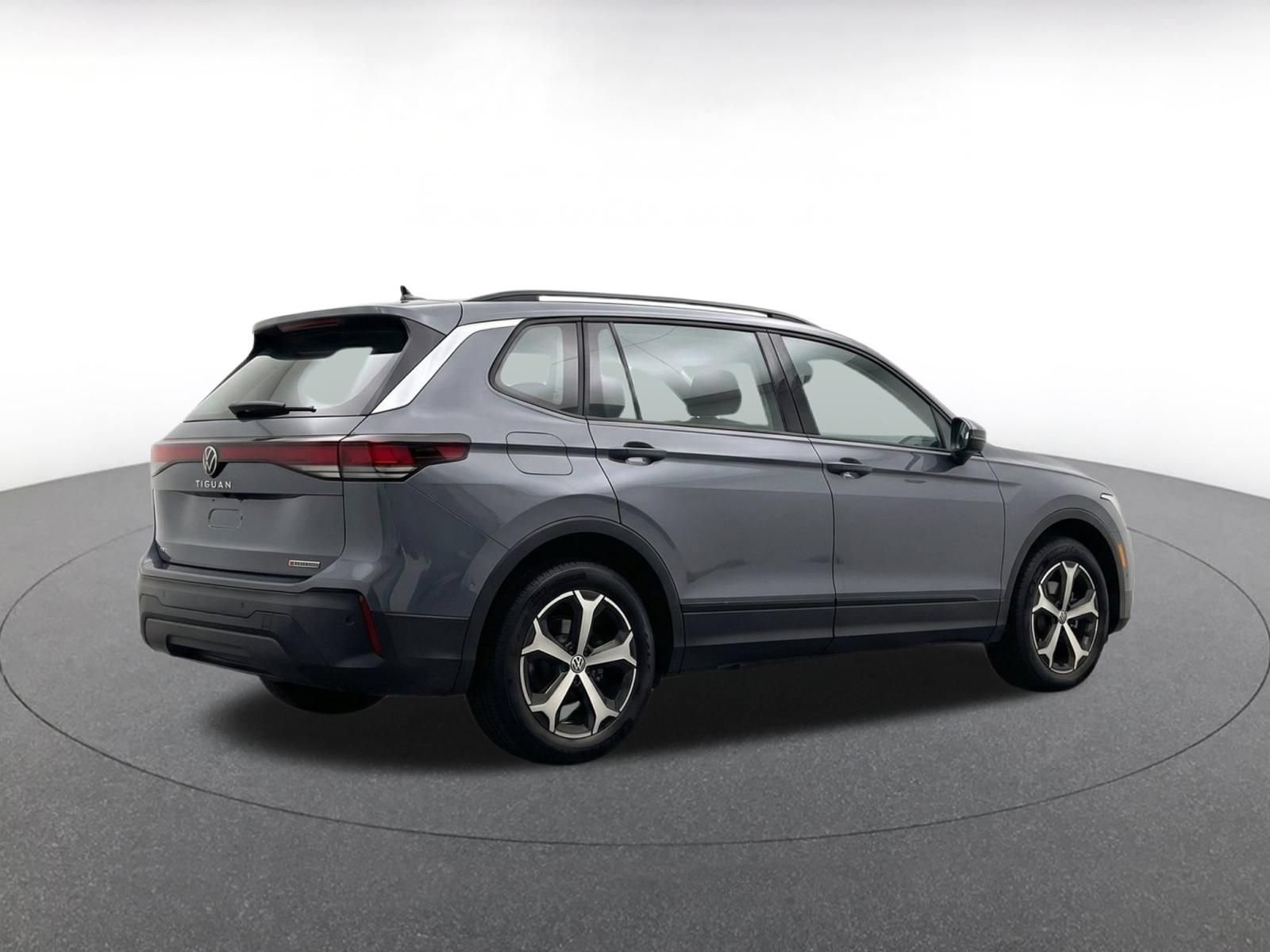 Thumbnail: 2026 Volkswagen Tiguan - 7