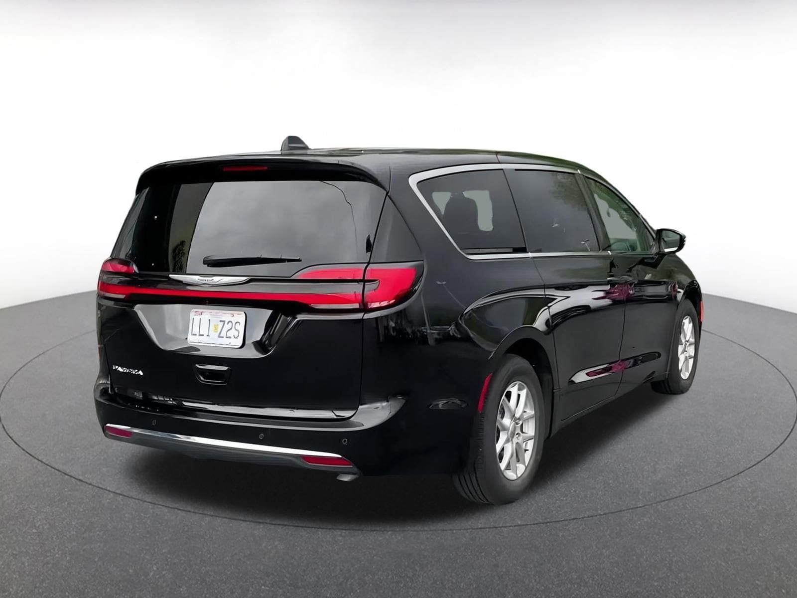 Thumbnail: 2024 Chrysler Pacifica - 13