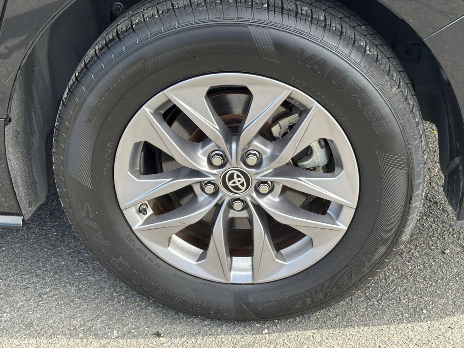 Thumbnail: 2025 Toyota Sienna - 32
