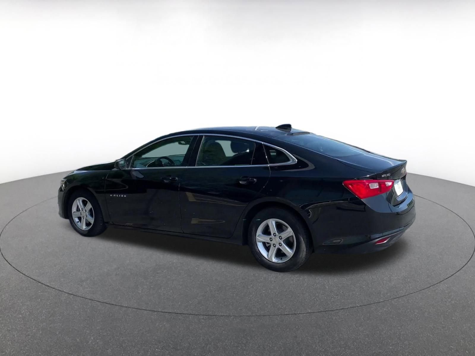 Thumbnail: 2023 Chevrolet Malibu - 10
