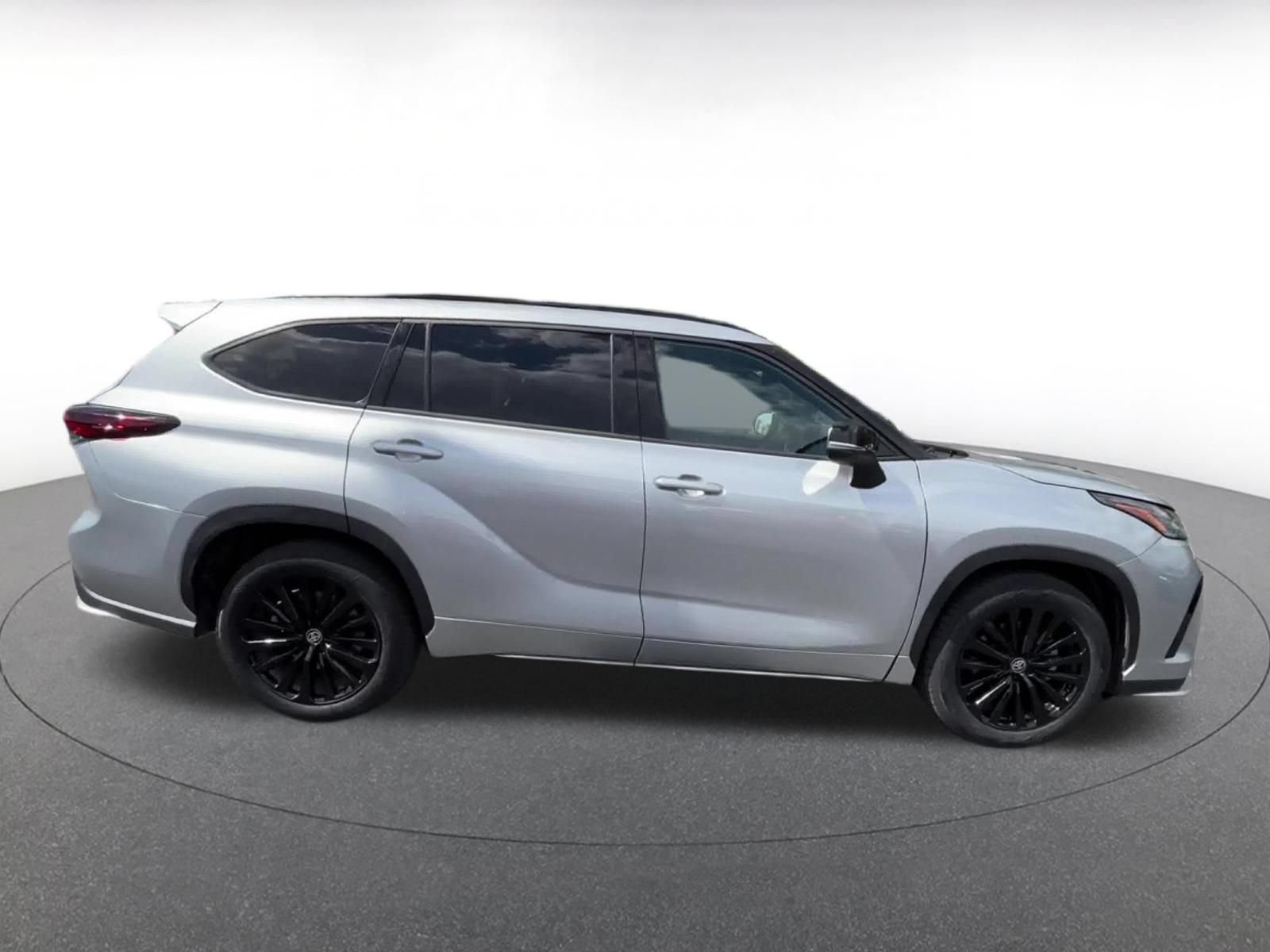 Thumbnail: 2025 Toyota Highlander - 16
