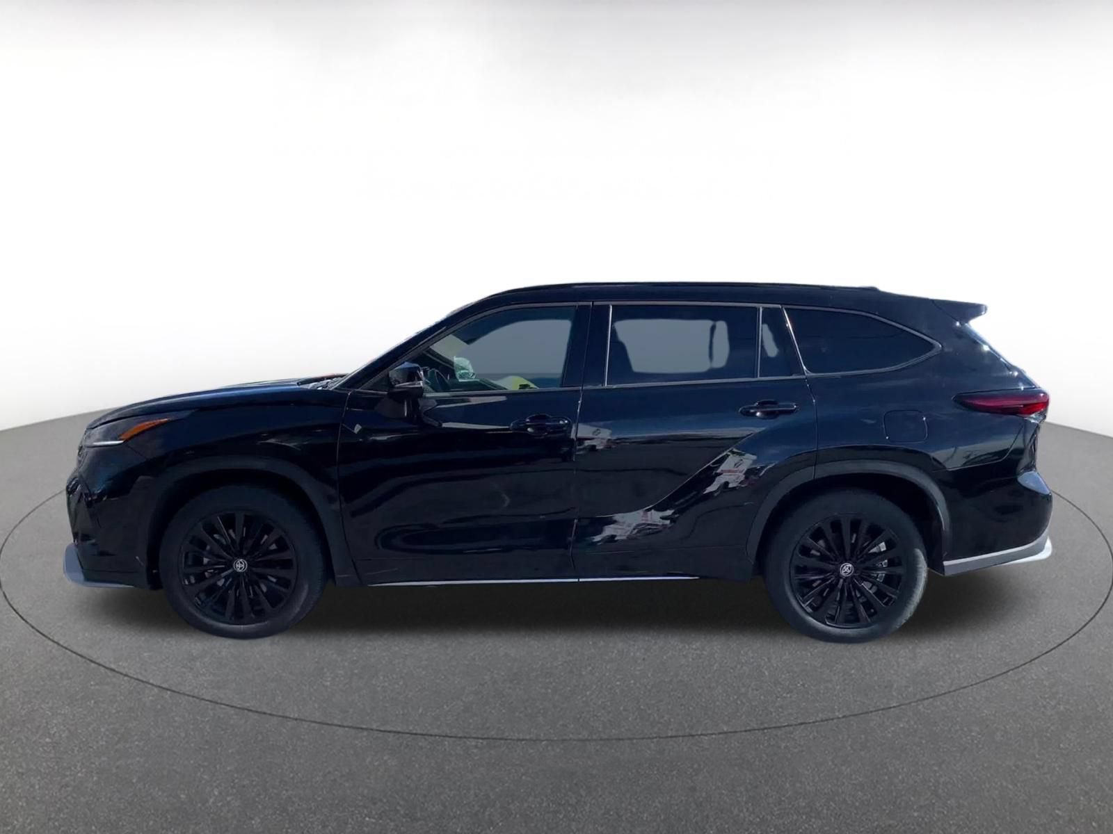 Thumbnail: 2025 Toyota Highlander - 8
