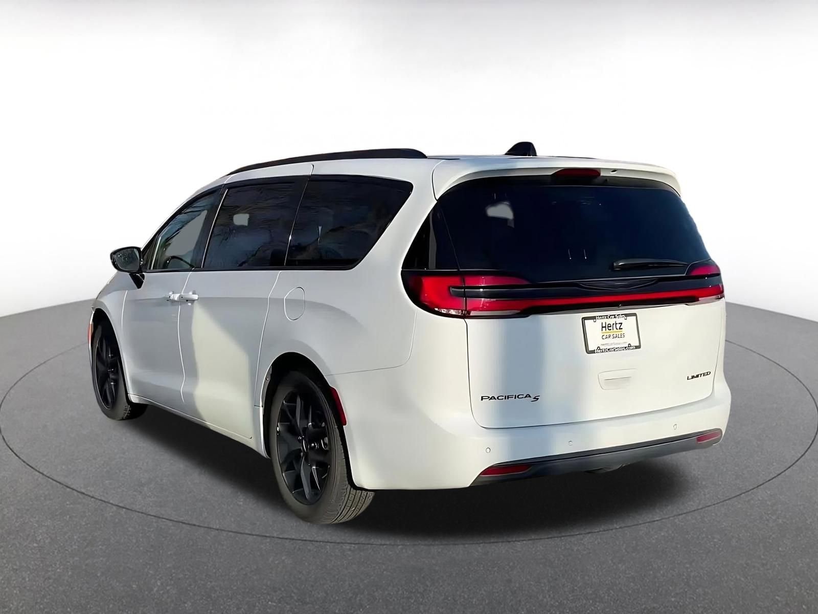 Thumbnail: 2025 Chrysler Pacifica - 11