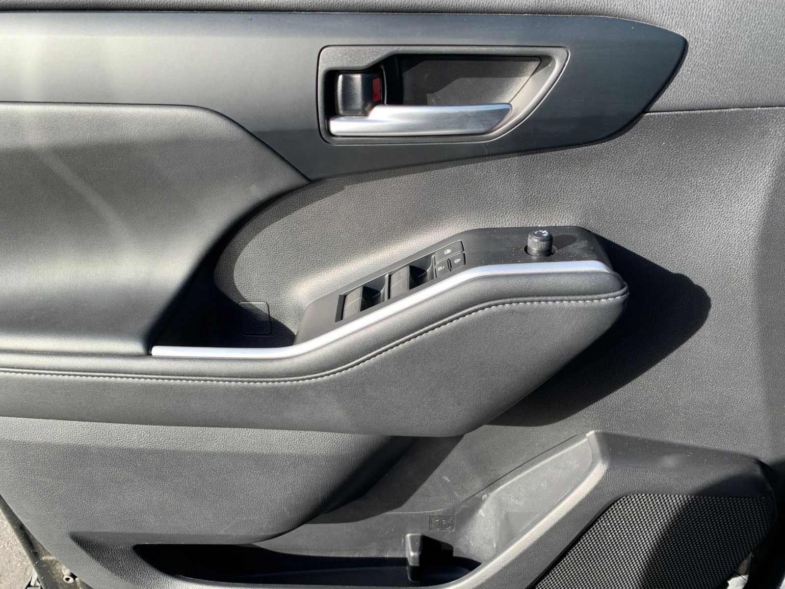 Thumbnail: 2025 Toyota Highlander - 20