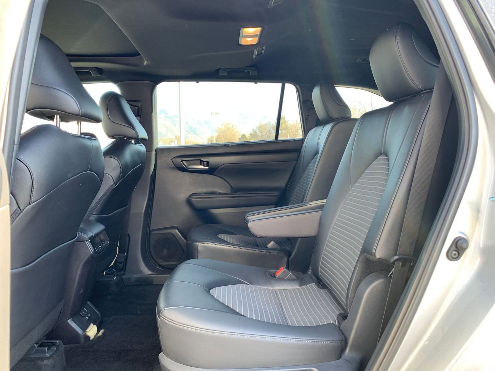 Thumbnail: 2025 Toyota Highlander - 27