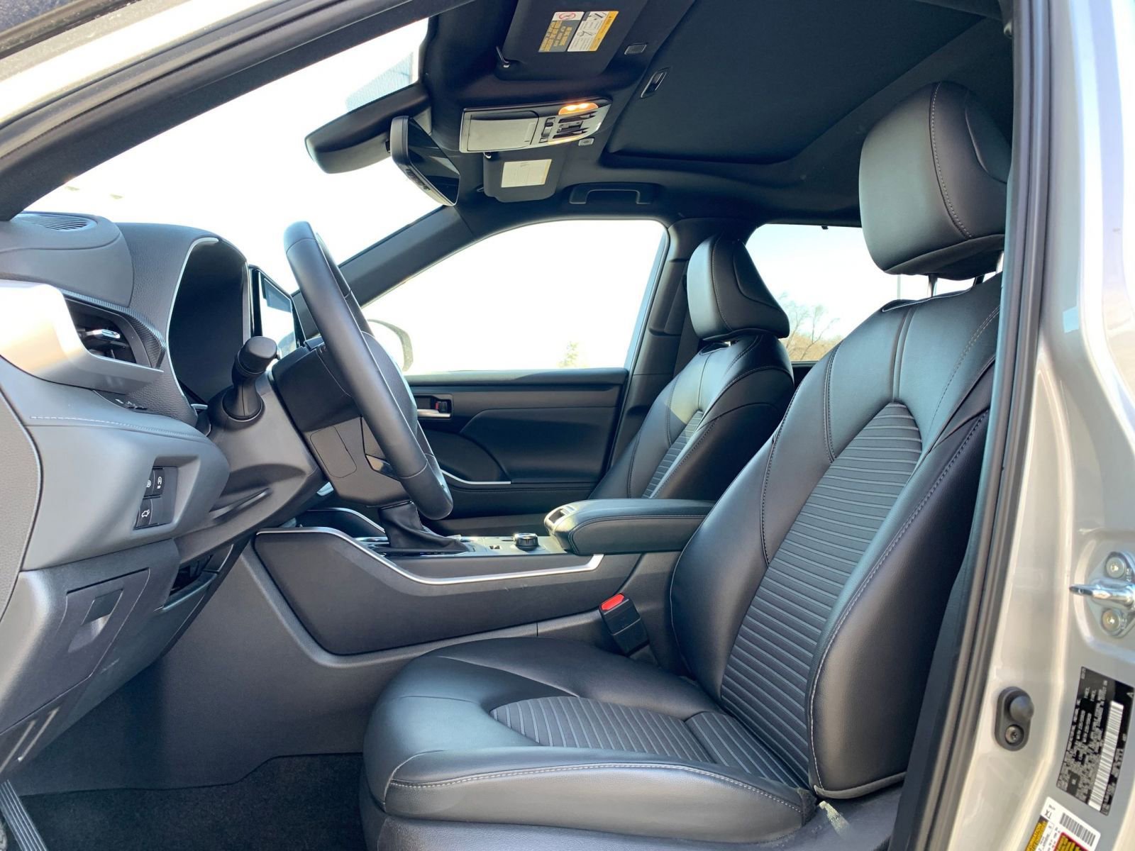 Thumbnail: 2025 Toyota Highlander - 28