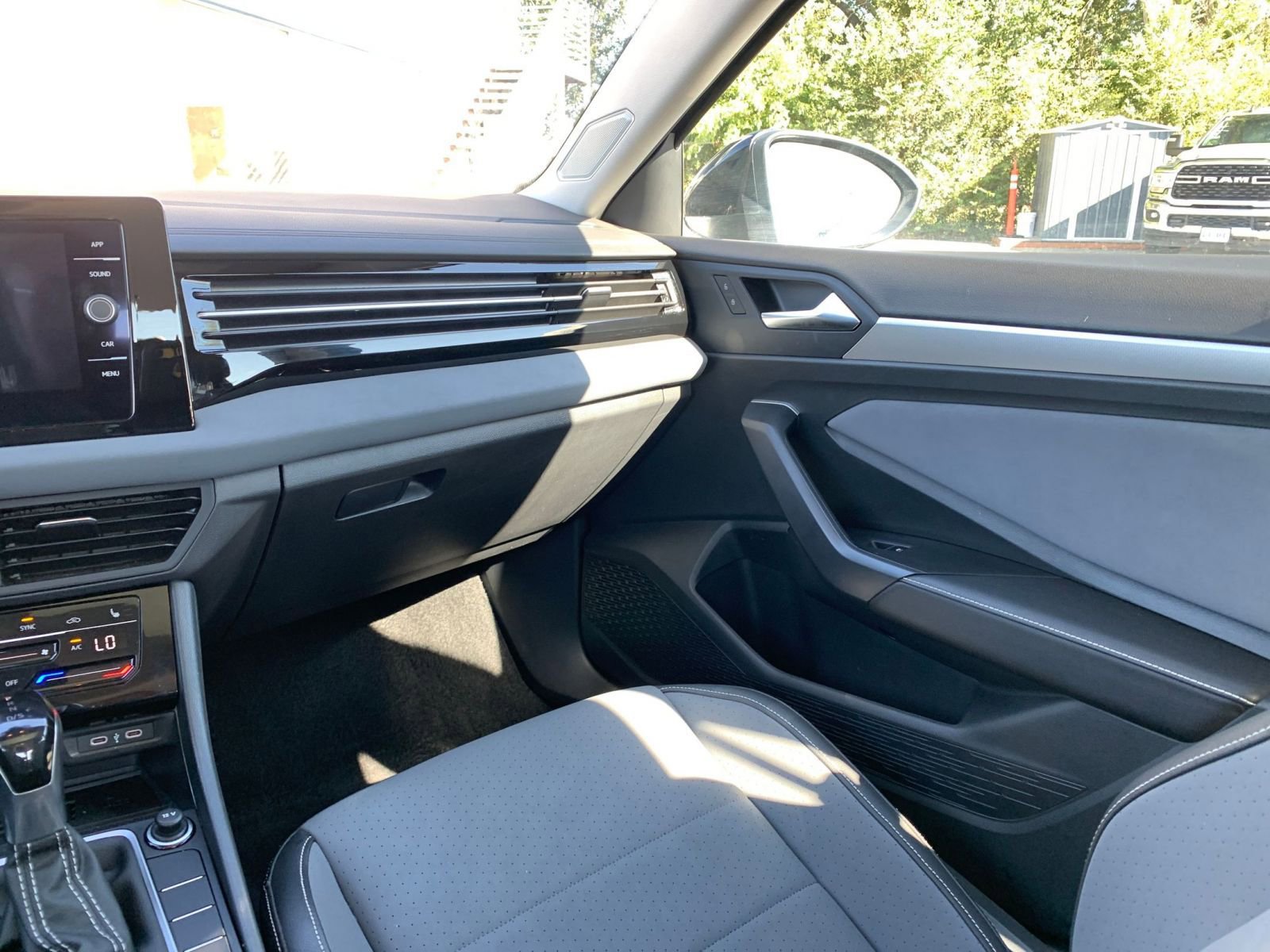 Thumbnail: 2025 Volkswagen Jetta - 34