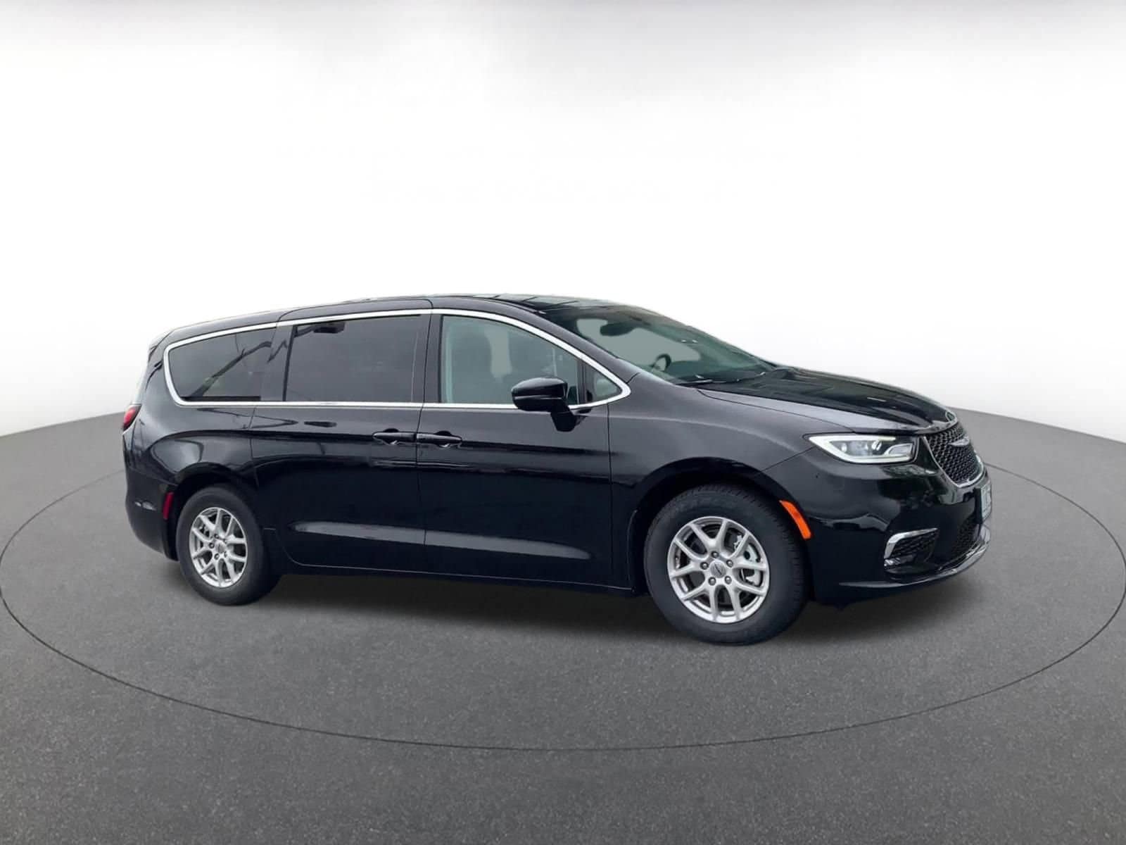 Thumbnail: 2024 Chrysler Pacifica - 2