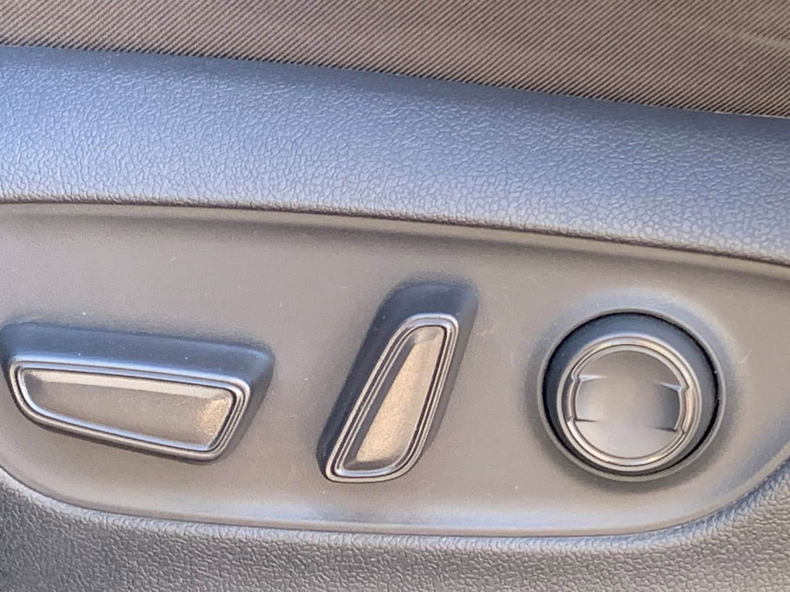 Thumbnail: 2025 Toyota RAV4 - 23