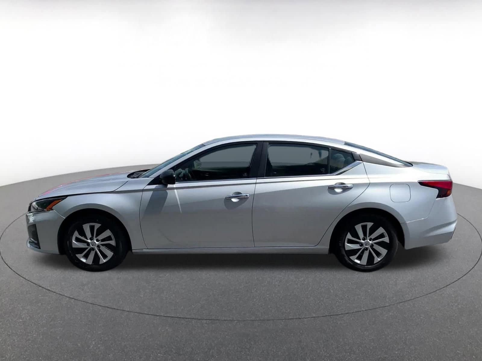 2024 Nissan Altima S 8