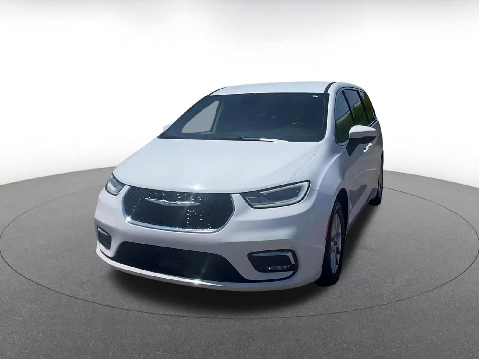 Thumbnail: 2023 Chrysler Pacifica - 7
