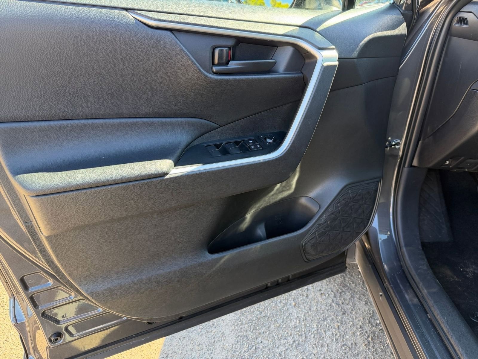 Thumbnail: 2025 Toyota RAV4 - 20