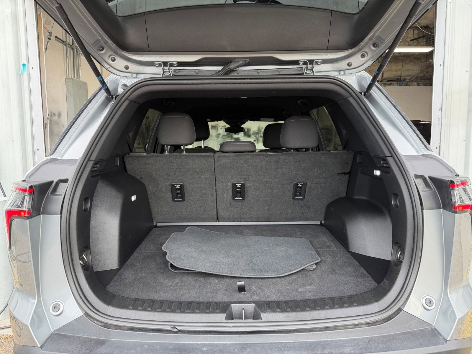 Thumbnail: 2025 Chevrolet Equinox - 30