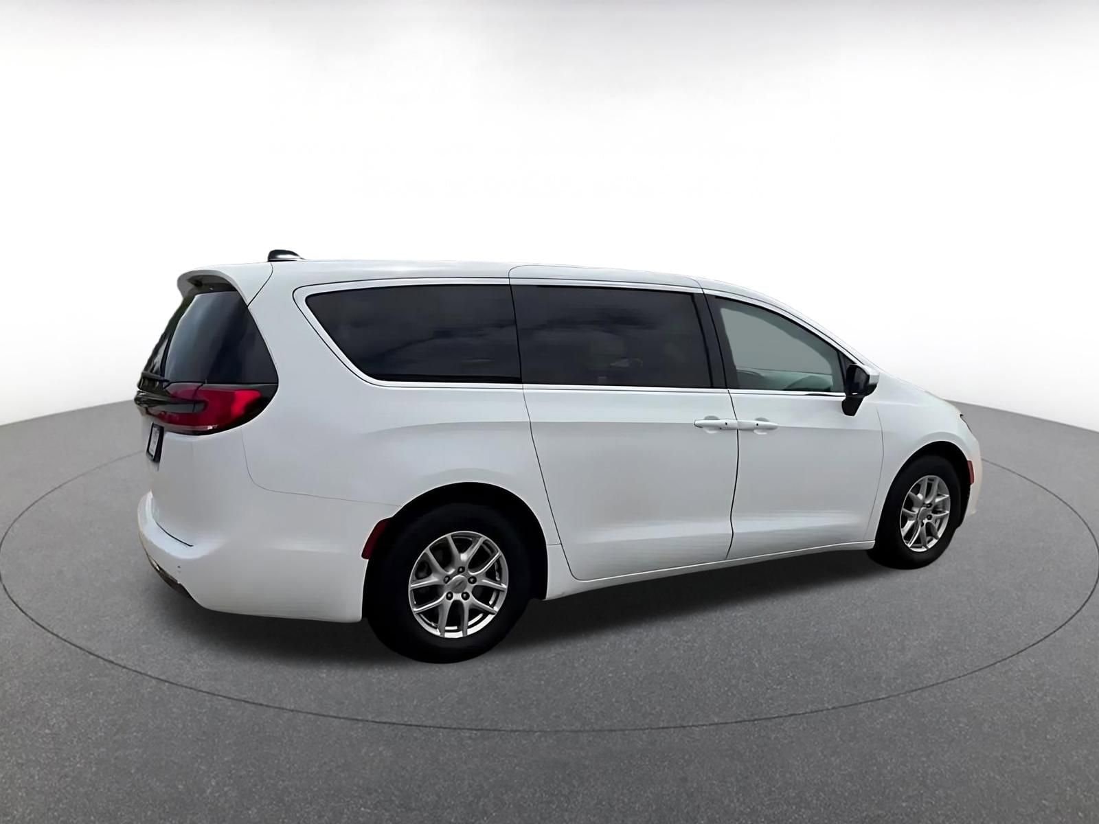 Thumbnail: 2023 Chrysler Pacifica - 15