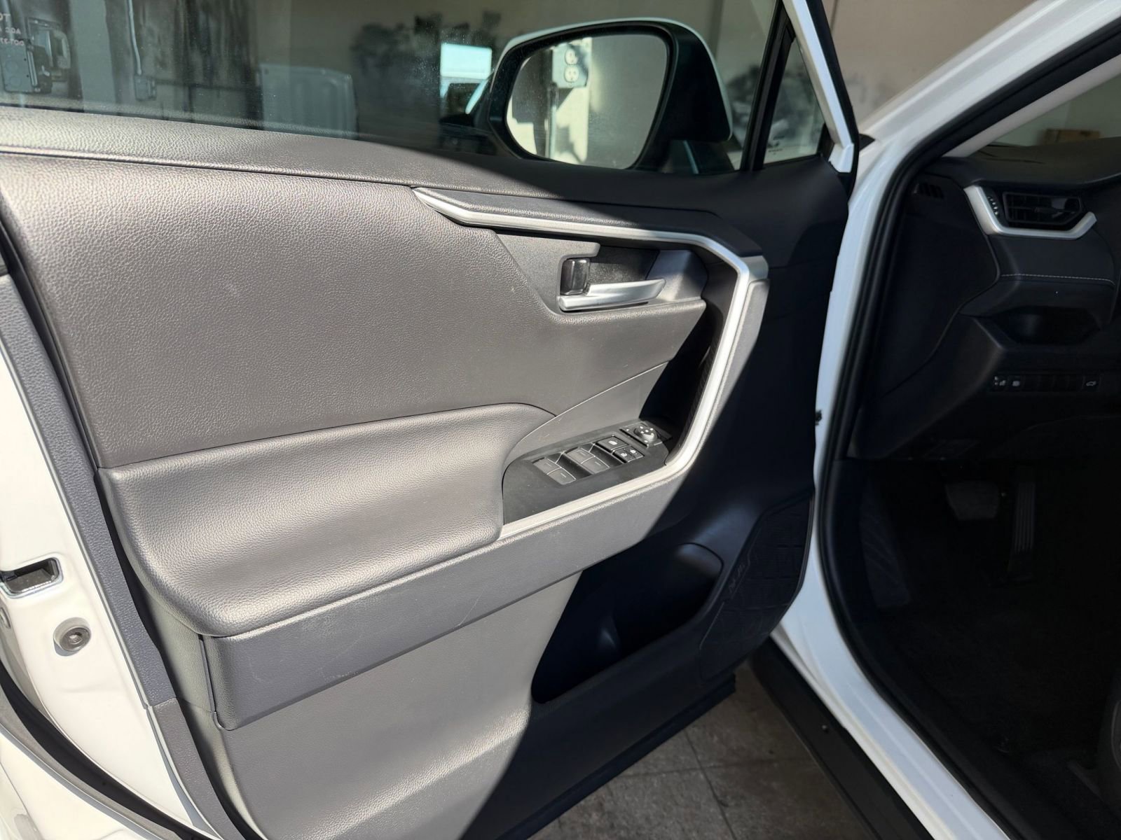 Thumbnail: 2025 Toyota RAV4 - 20