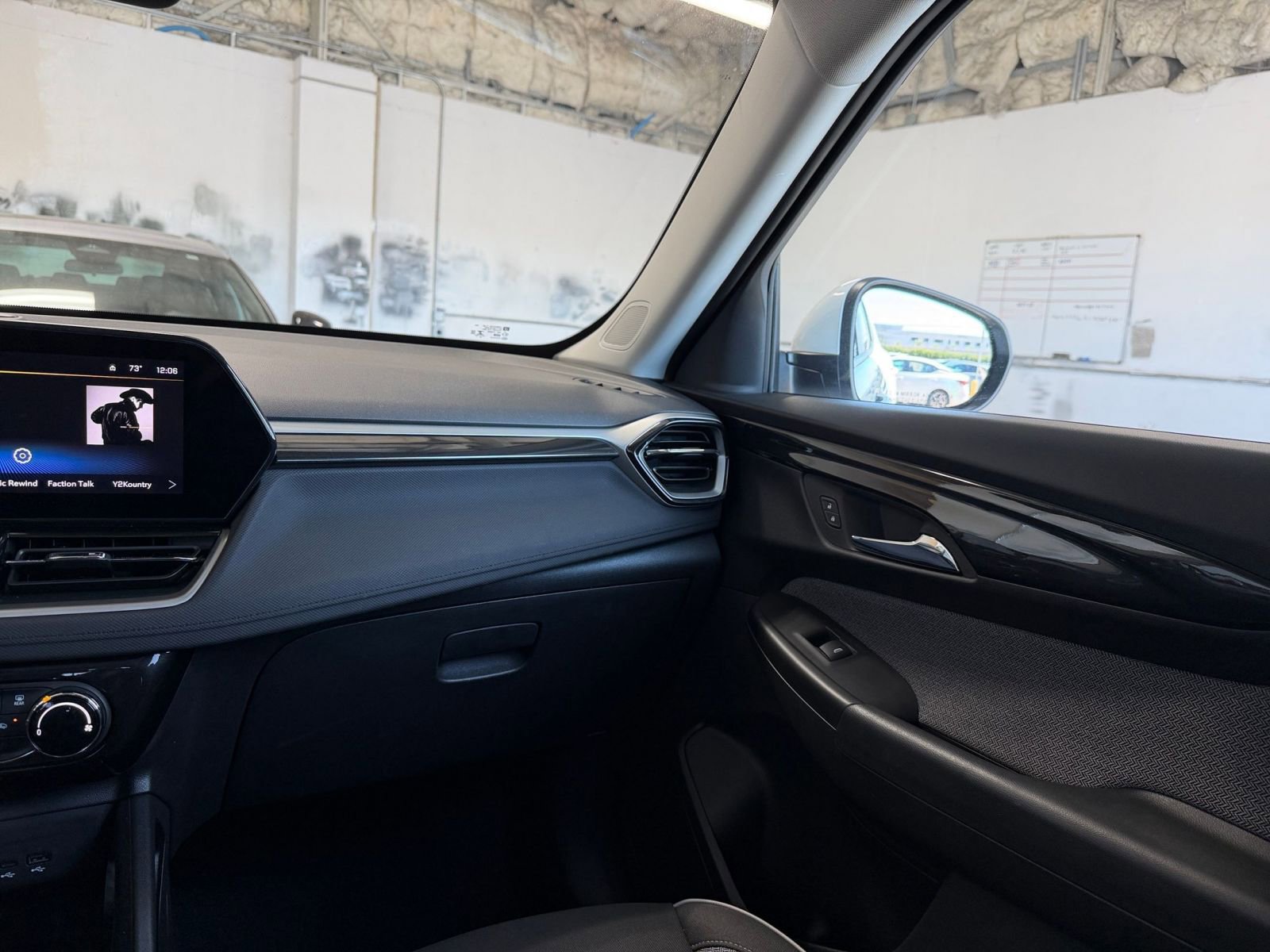 Thumbnail: 2025 Chevrolet TrailBlazer - 33