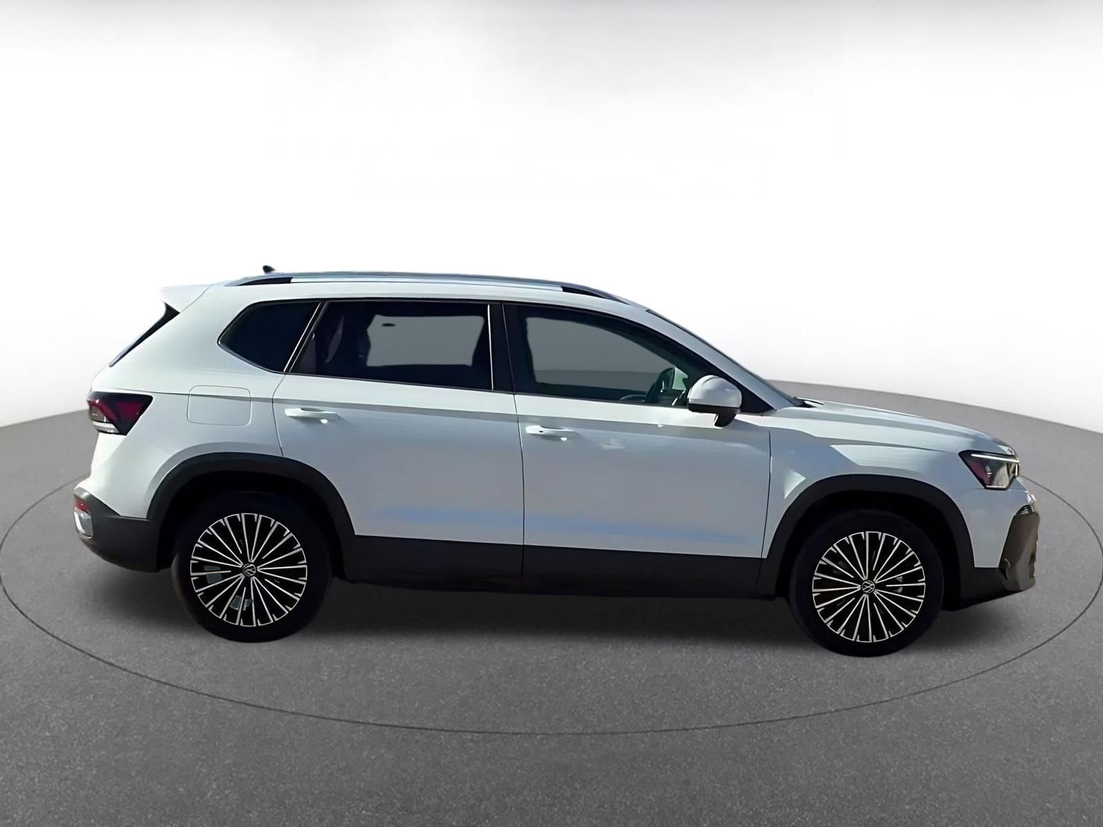 Thumbnail: 2025 Volkswagen Taos - 15