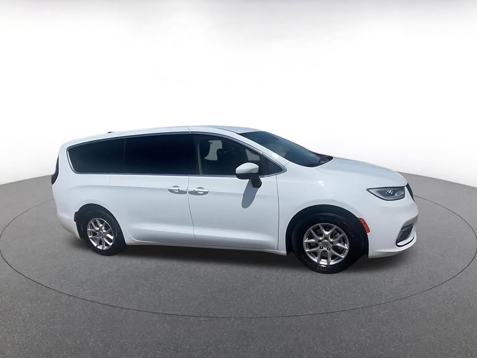 Thumbnail: 2023 Chrysler Pacifica - 2