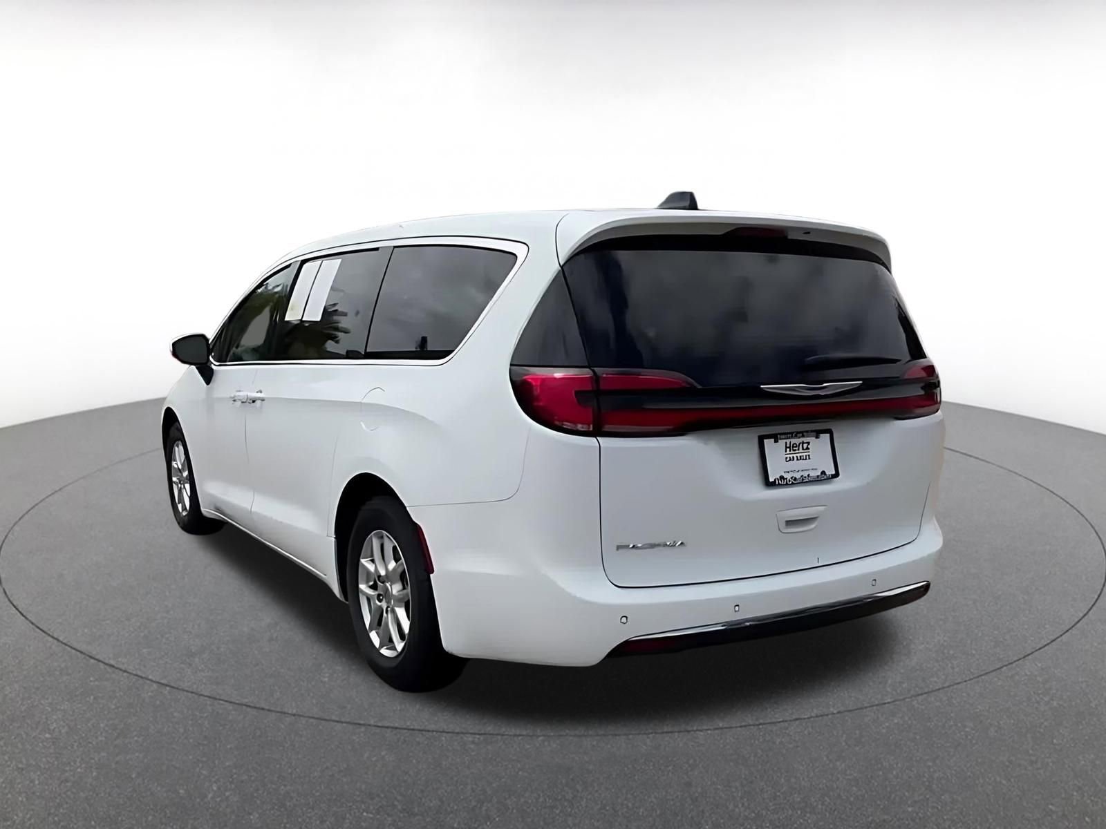 Thumbnail: 2023 Chrysler Pacifica - 11