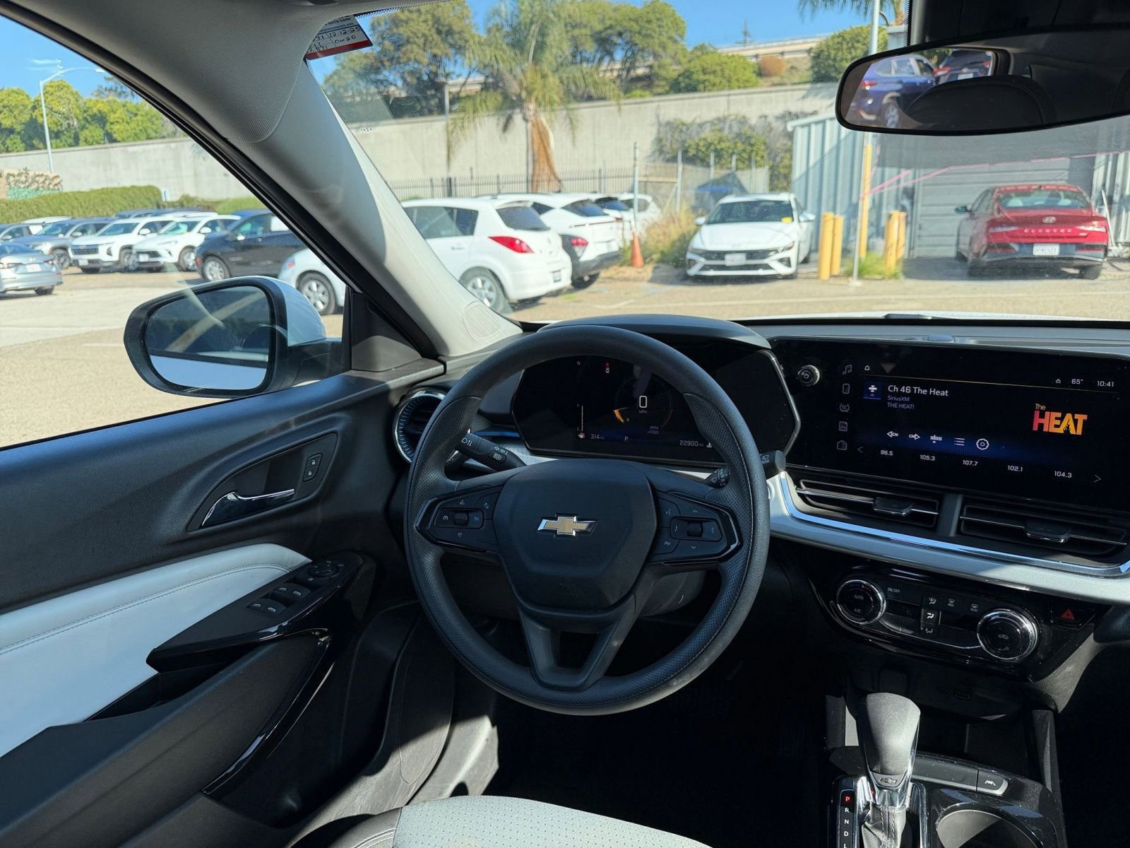 Thumbnail: 2025 Chevrolet Trax - 32