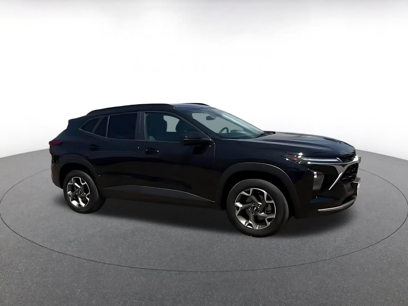 Thumbnail: 2025 Chevrolet Trax - 2