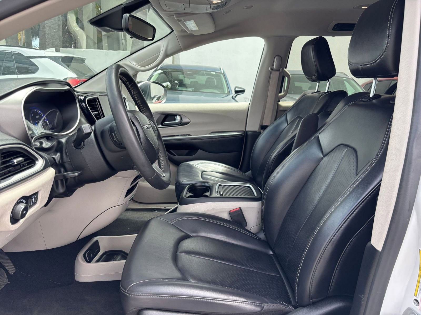 Thumbnail: 2023 Chrysler Pacifica - 29