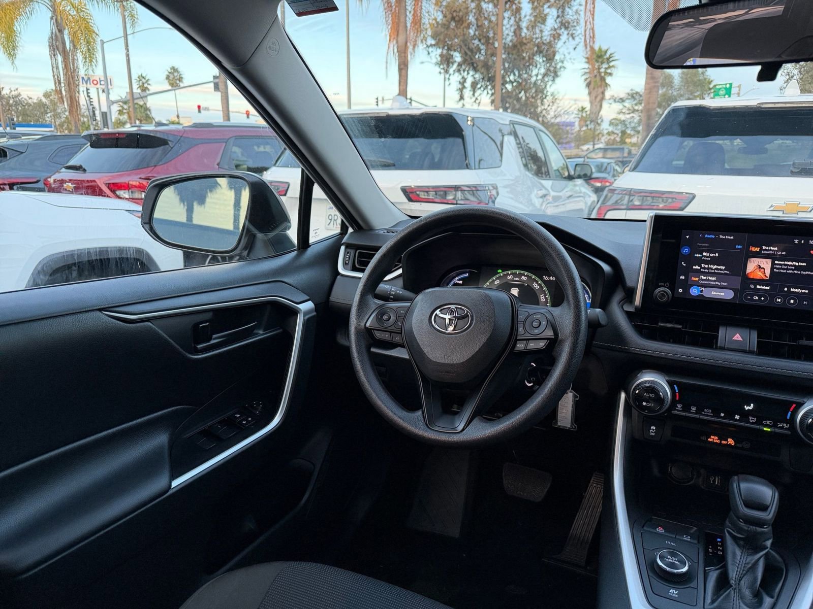 Thumbnail: 2025 Toyota RAV4 - 33