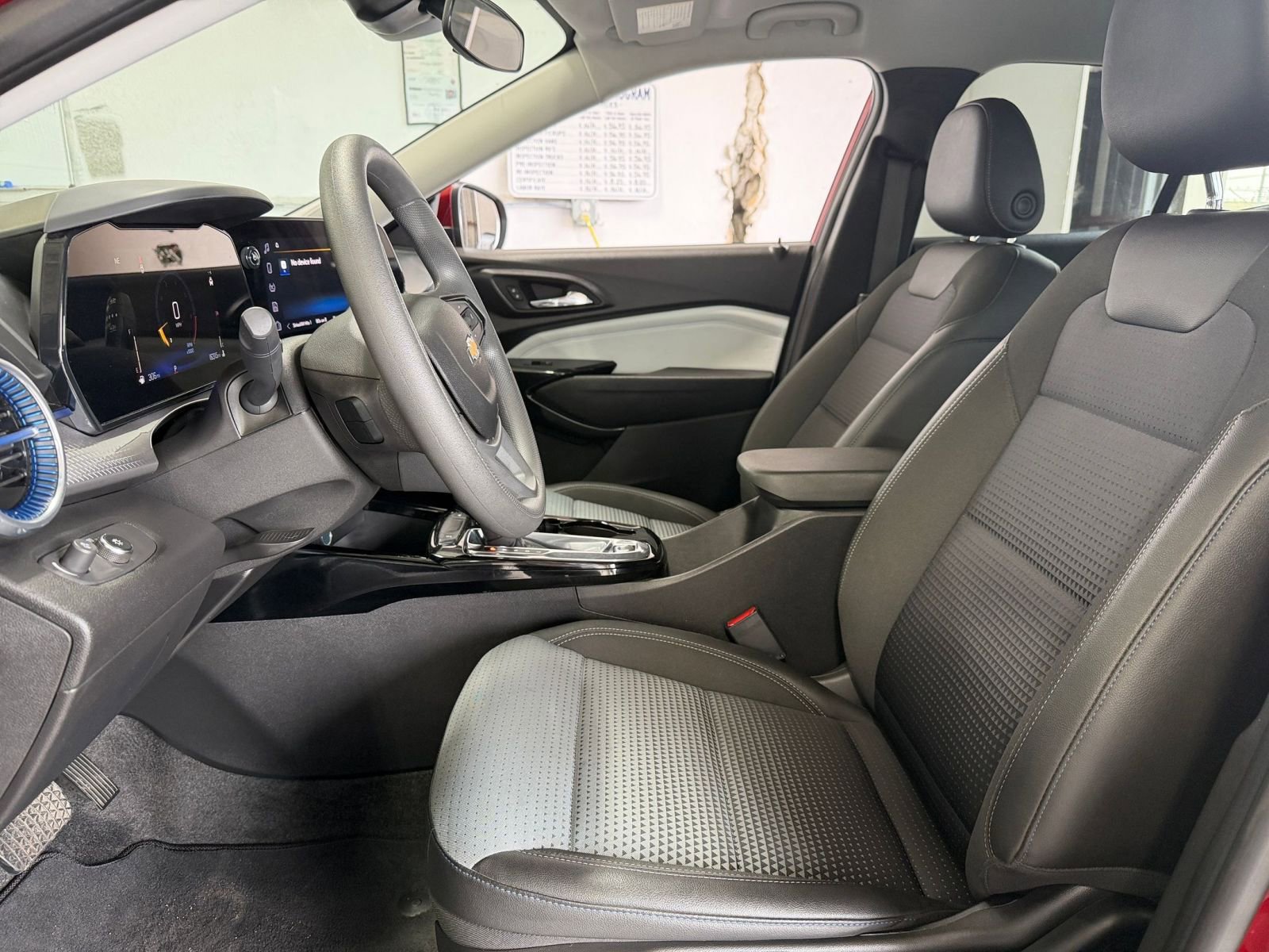 Thumbnail: 2025 Chevrolet Trax - 24