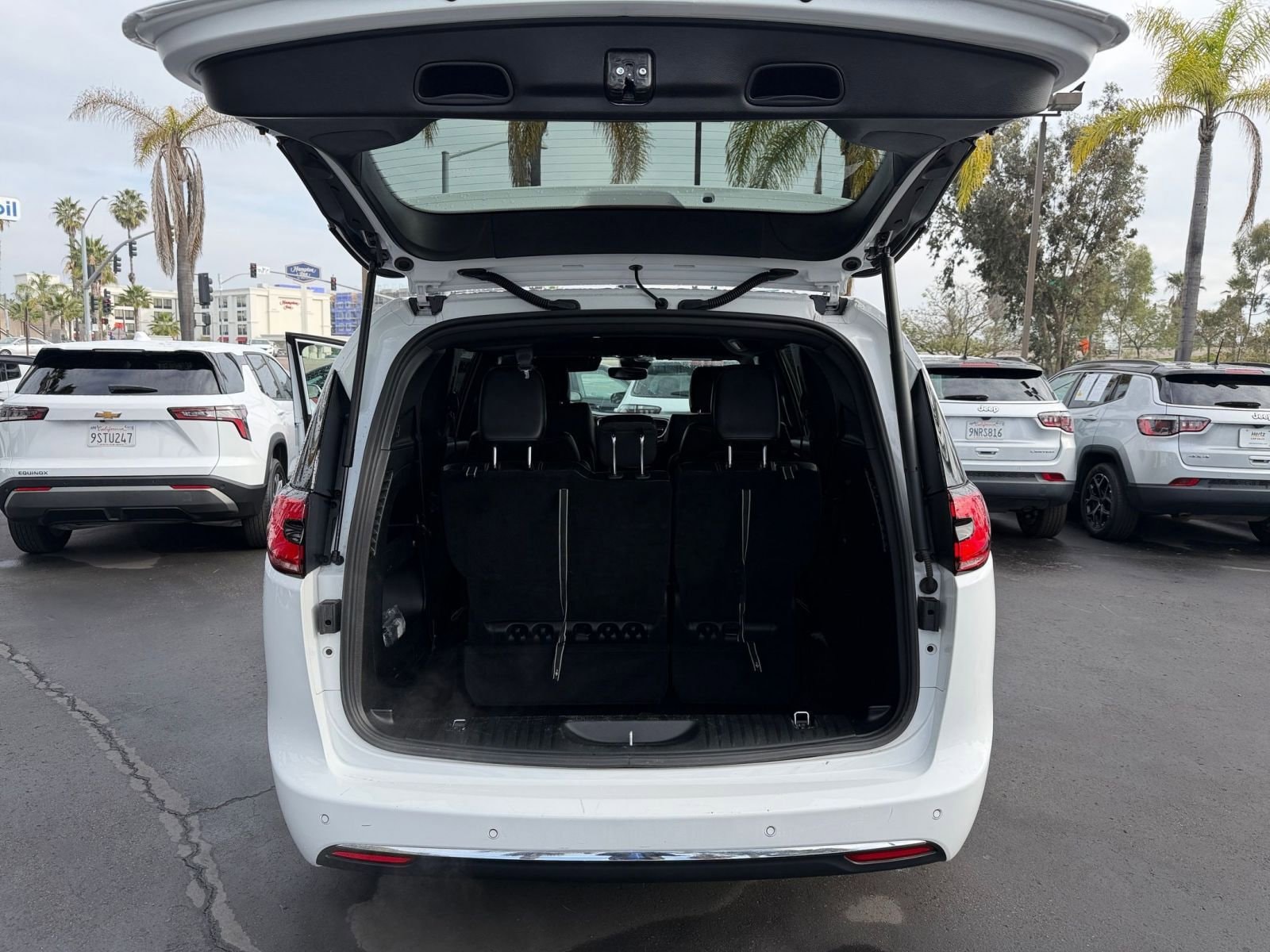 Thumbnail: 2025 Chrysler Pacifica - 34