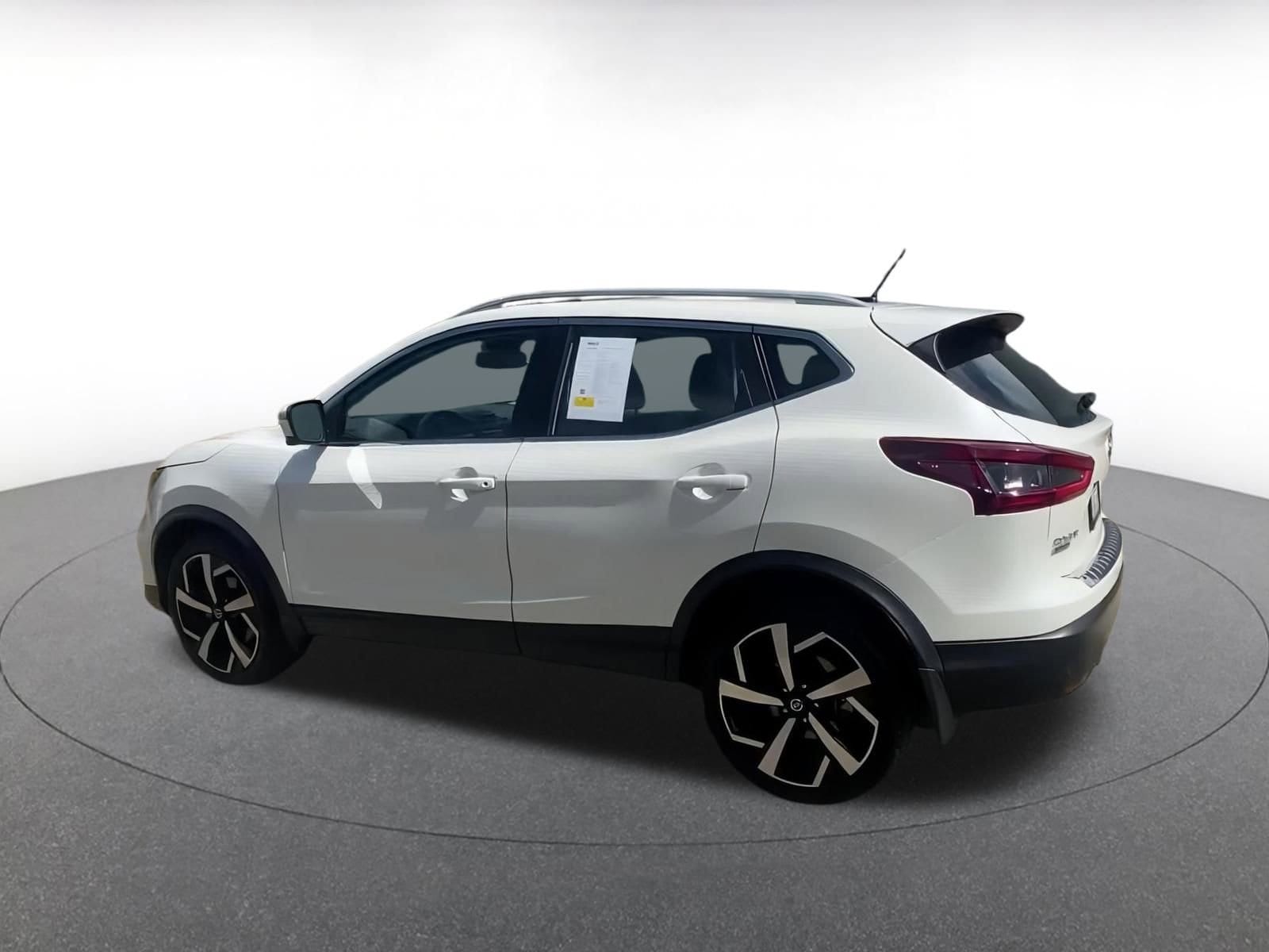 Thumbnail: 2022 Nissan Rogue Sport - 10