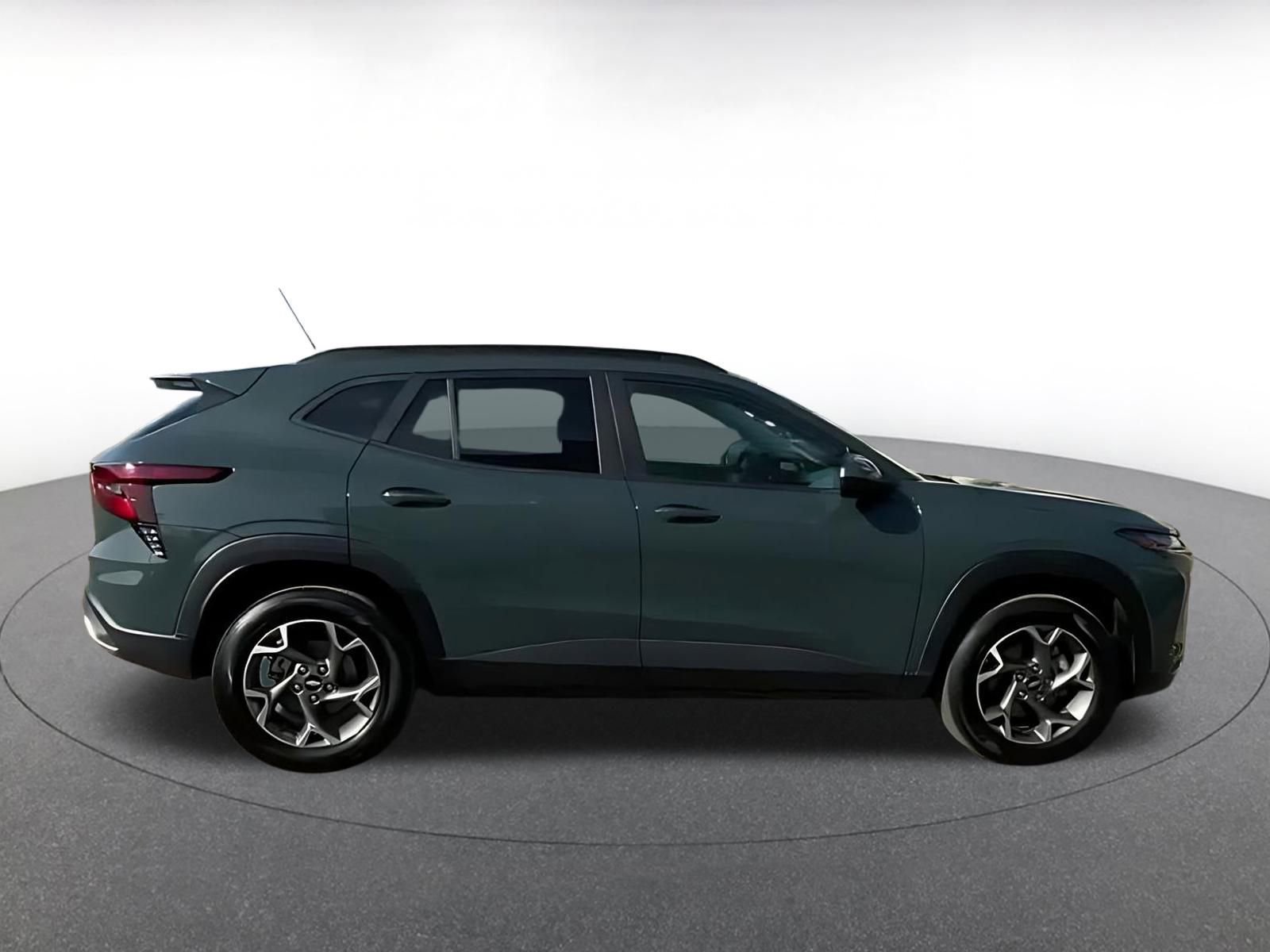 Thumbnail: 2025 Chevrolet Trax - 16