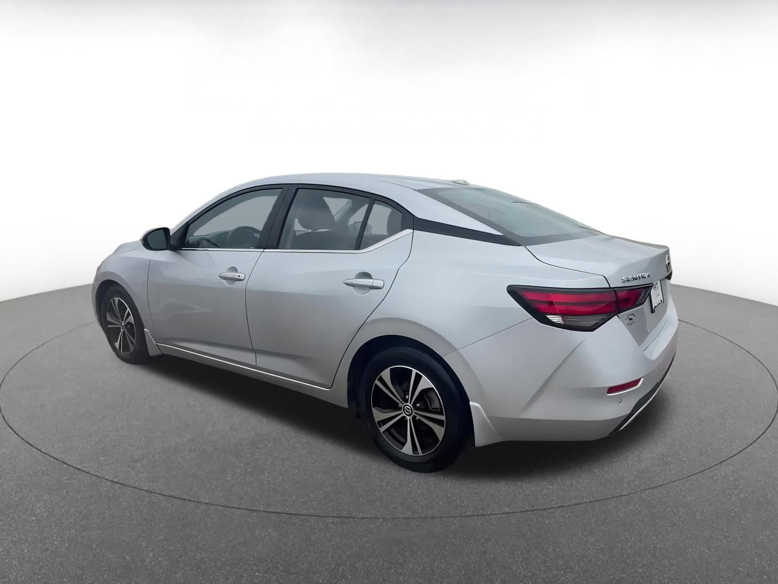 Thumbnail: 2022 Nissan Sentra - 10