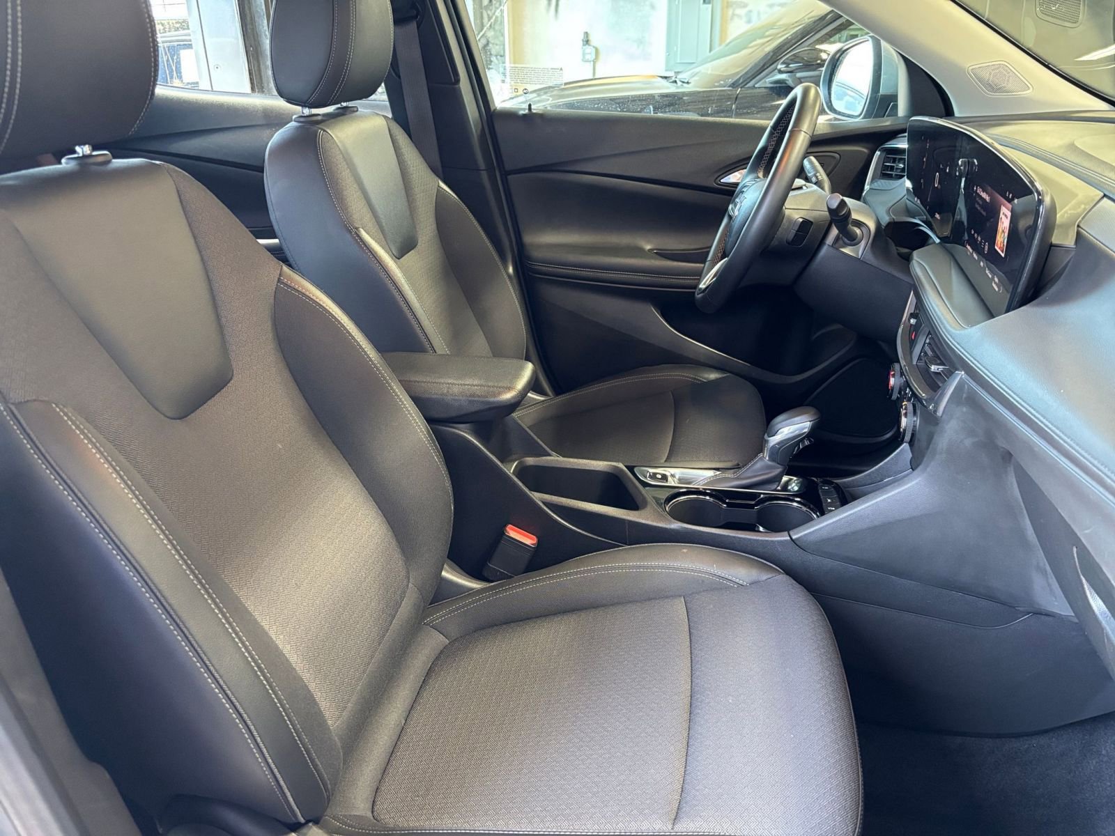Thumbnail: 2025 Buick Encore GX - 35