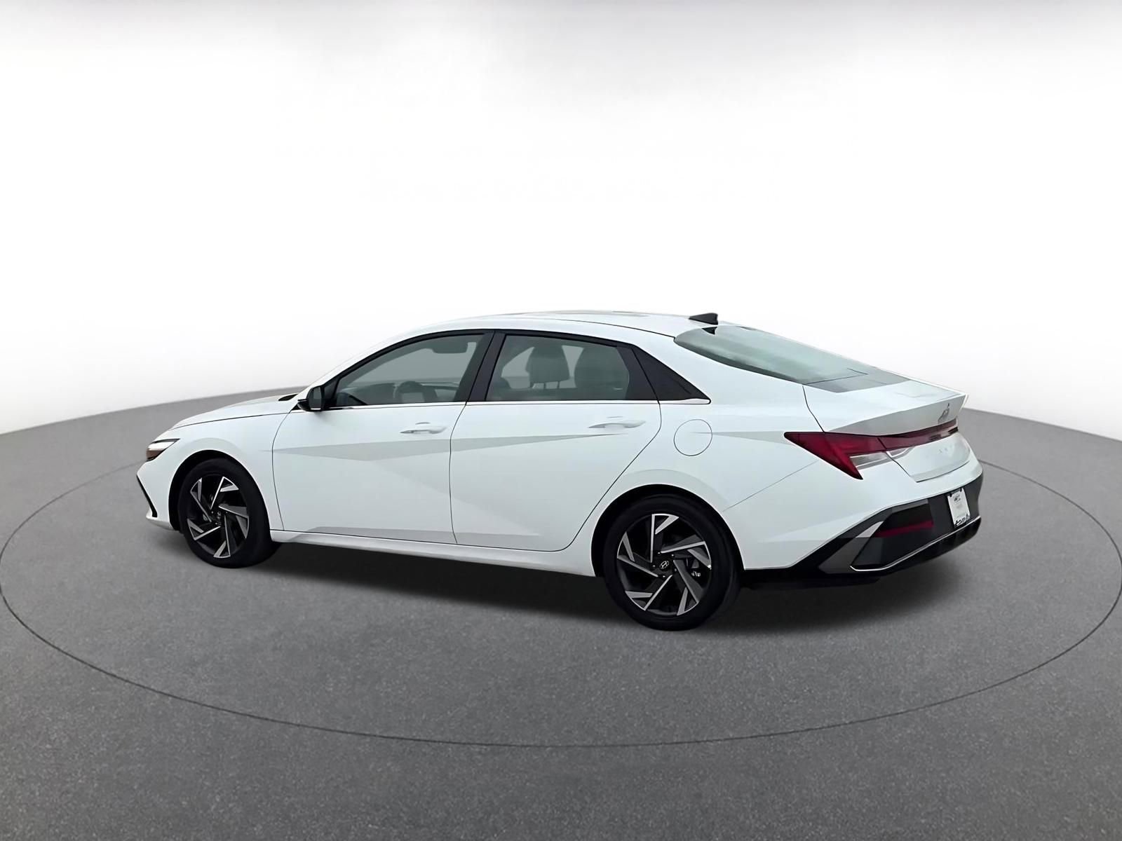 Thumbnail: 2025 Hyundai Elantra - 10