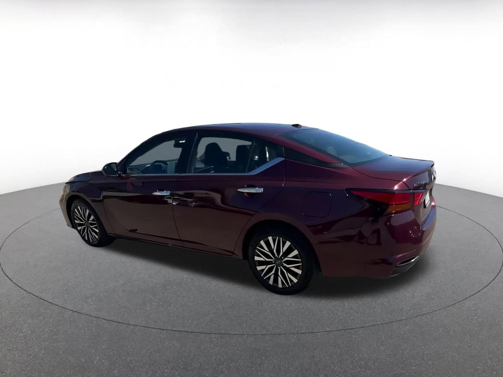Thumbnail: 2024 Nissan Altima - 10